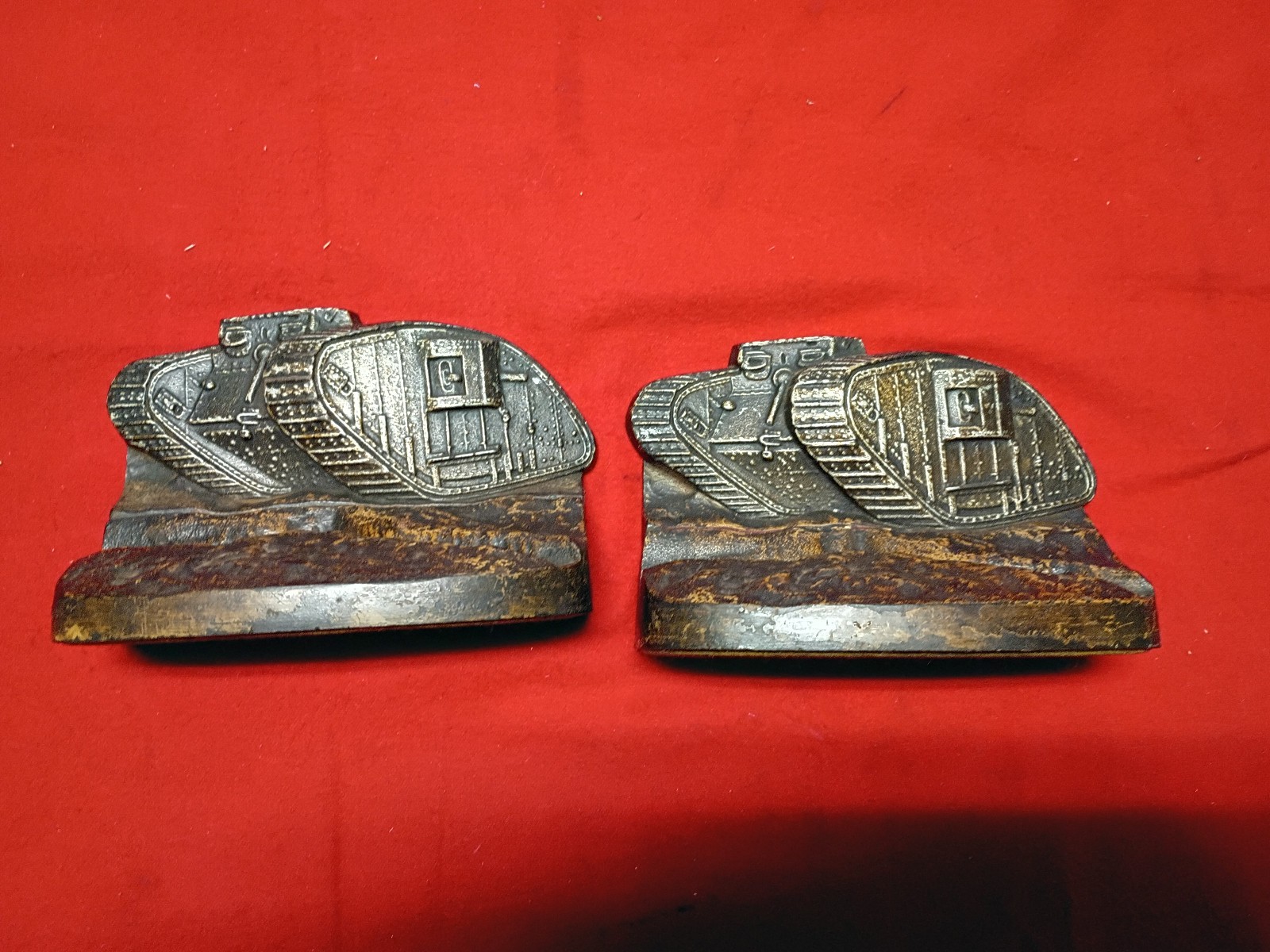 WW1 U.S. TANKS CAST IRON (BOOK ENDS)