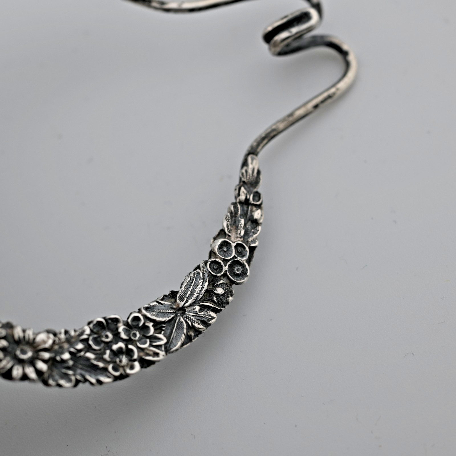 Rare Large Sterling Silver S. Kirk & Son Repousse 4 1/8" Watch Holder 925/1000