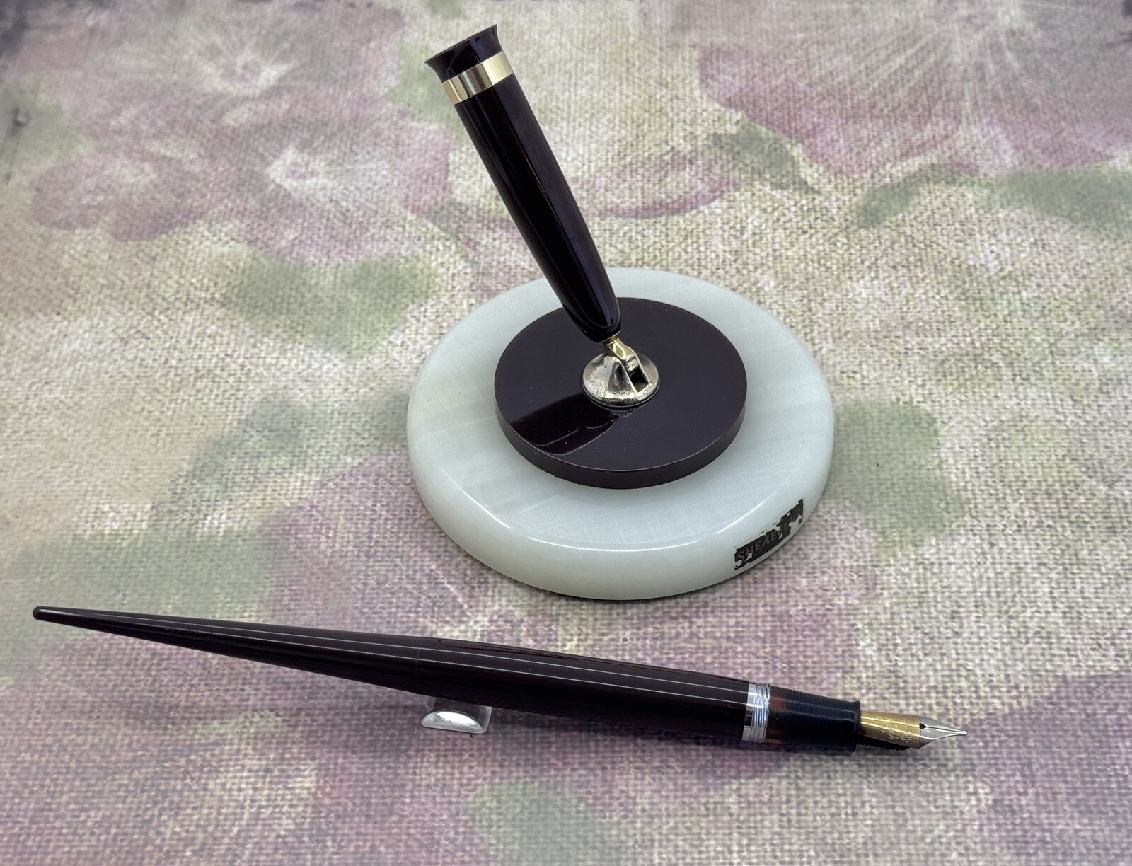 Sheaffer Touchdown TM Desk Set, 14k Med. Feather Touch 5 Nib