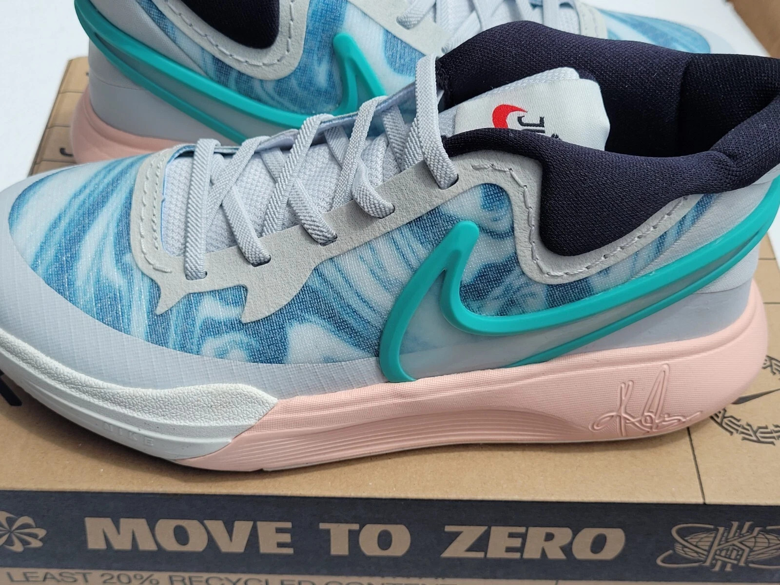 Nike Kyrie 8 GO (PS) 'Chinese New Year' Sneaker Kids 12C Photon Dust DQ8077-002