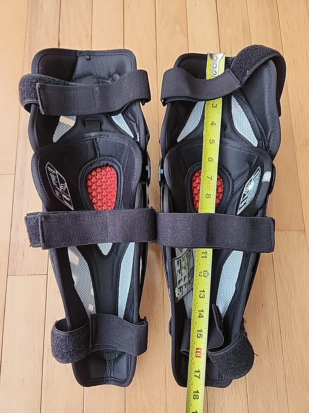 Fox Racing Titan Pro Knee Shin Guards Adult Pair Black One Size Motocross READ