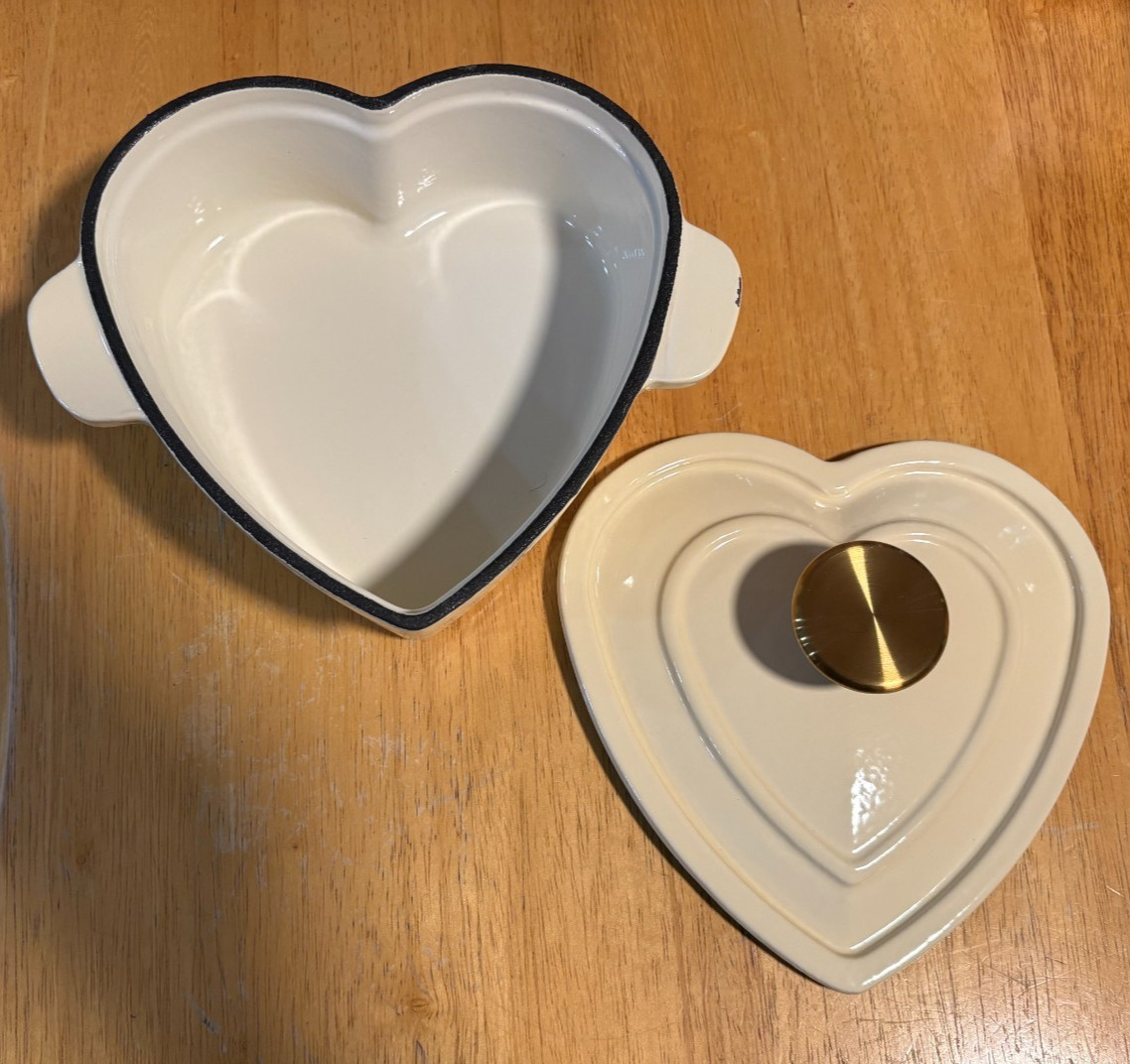 Smith and Clark Ironworks Cream 1qt Cast Iron Heart Shaped Dutch Oven