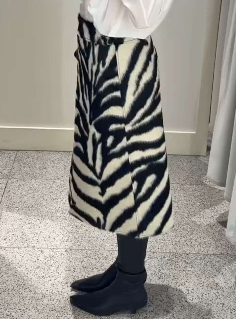 BNWT H&M Zip-Front Napped Finish Skirt Black / Zebra Print 1322799004 Sizes M,L