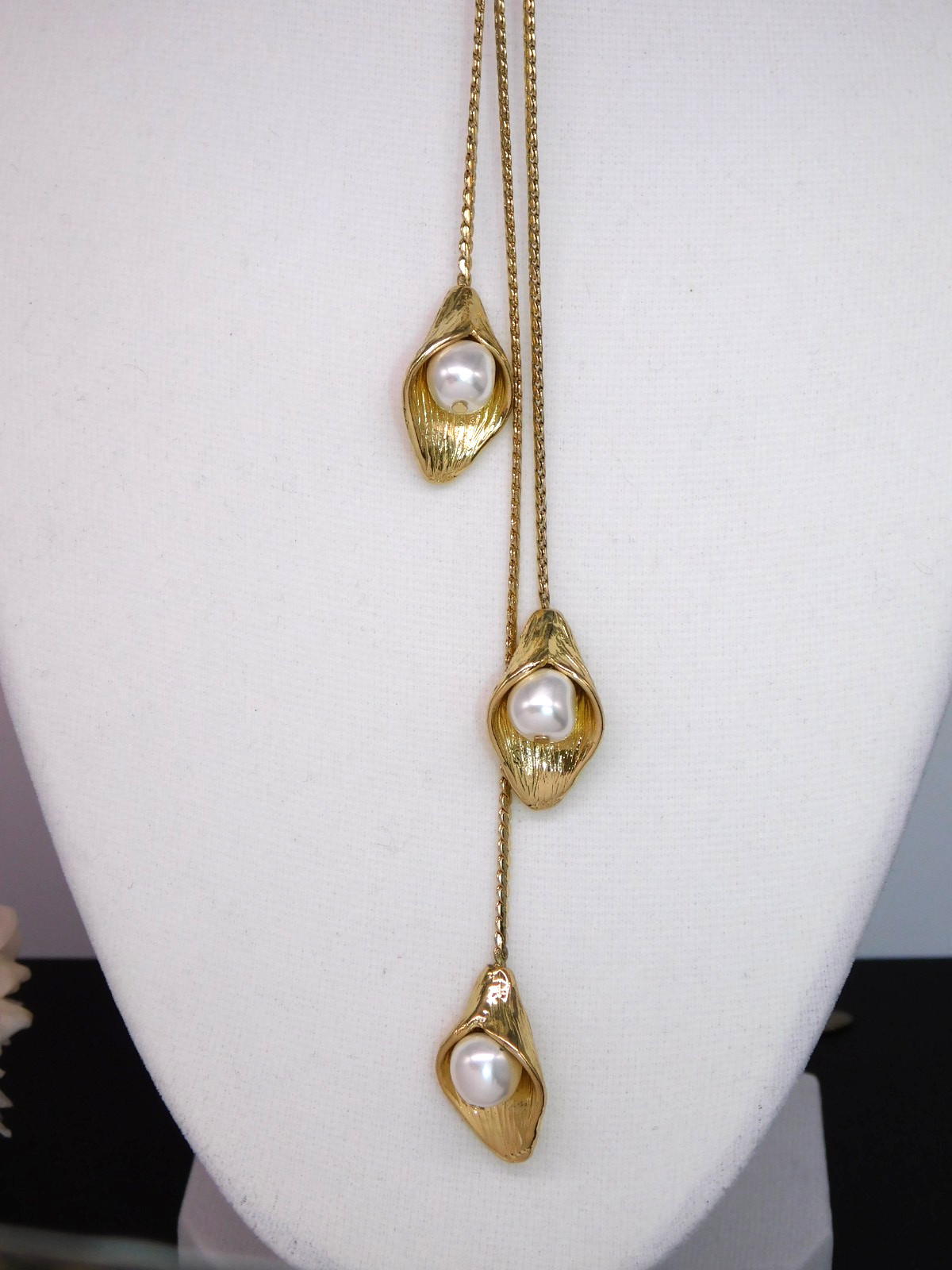 ANN TAYLOR Gold Tone & Simulated Pearl Y-Drop Dangle Pendant Necklace