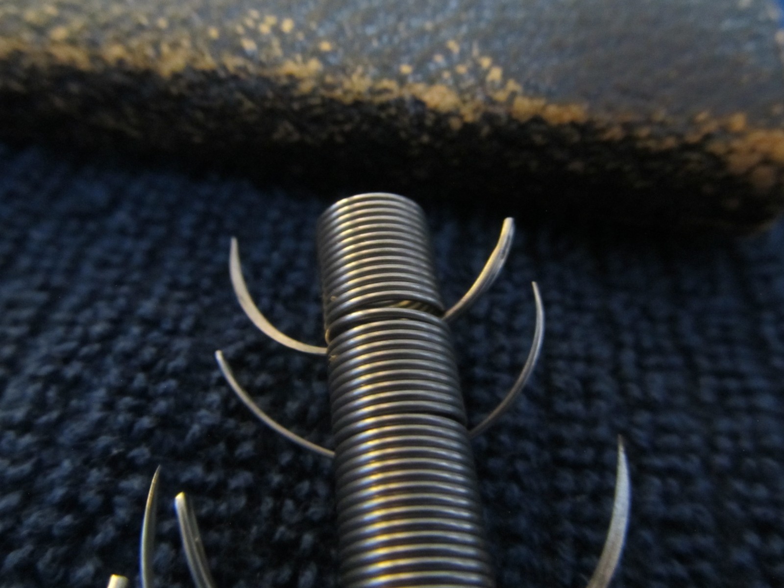 VINTAGE ANCHOR BRAND SURGEONS STAINLESS NEEDLES KIT WITH CASE - FREE SHIPPING