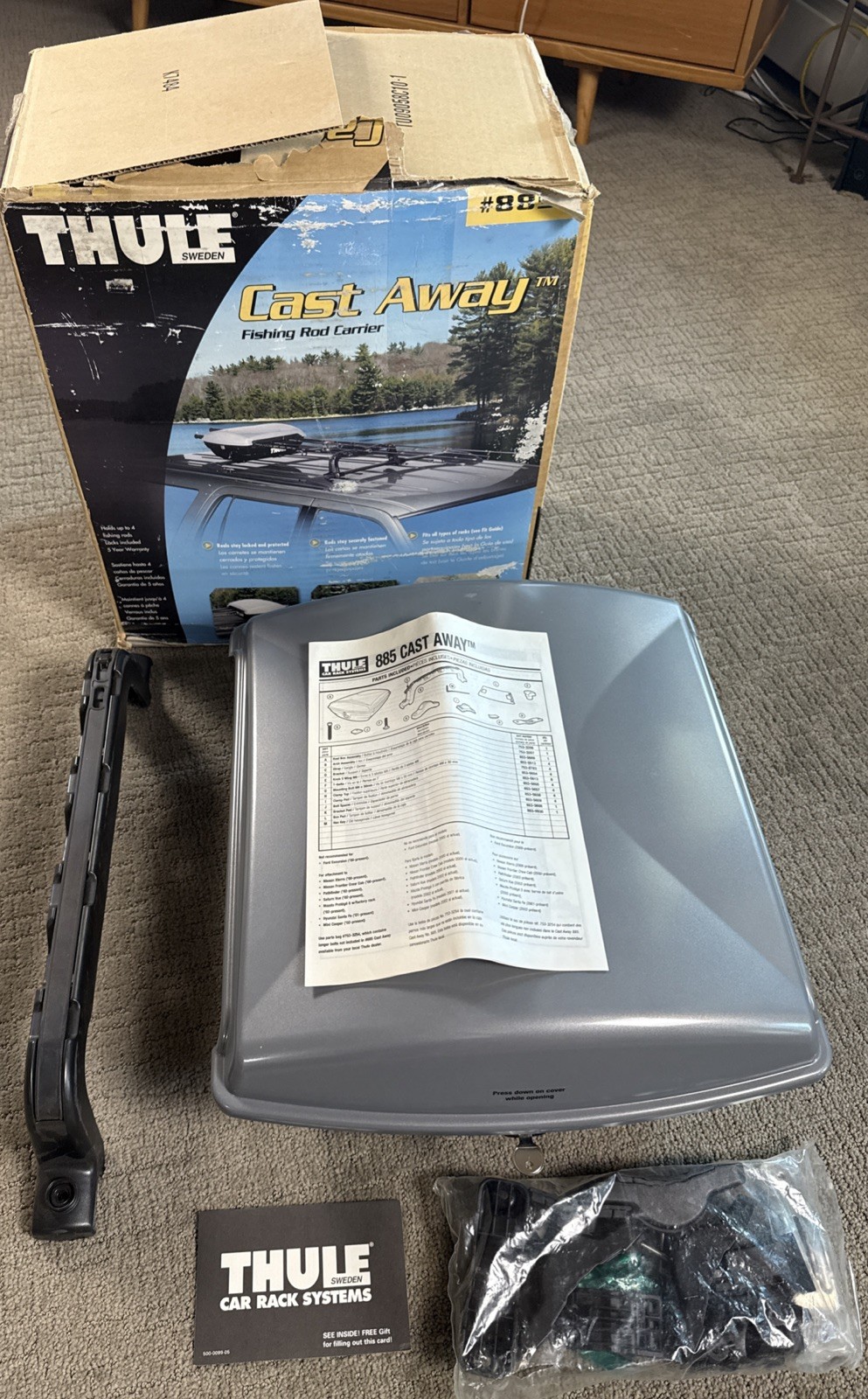 Thule Cast Away Fishing Rod Carrier Roof Rack #885, Locking, Holds 4 Rods, New