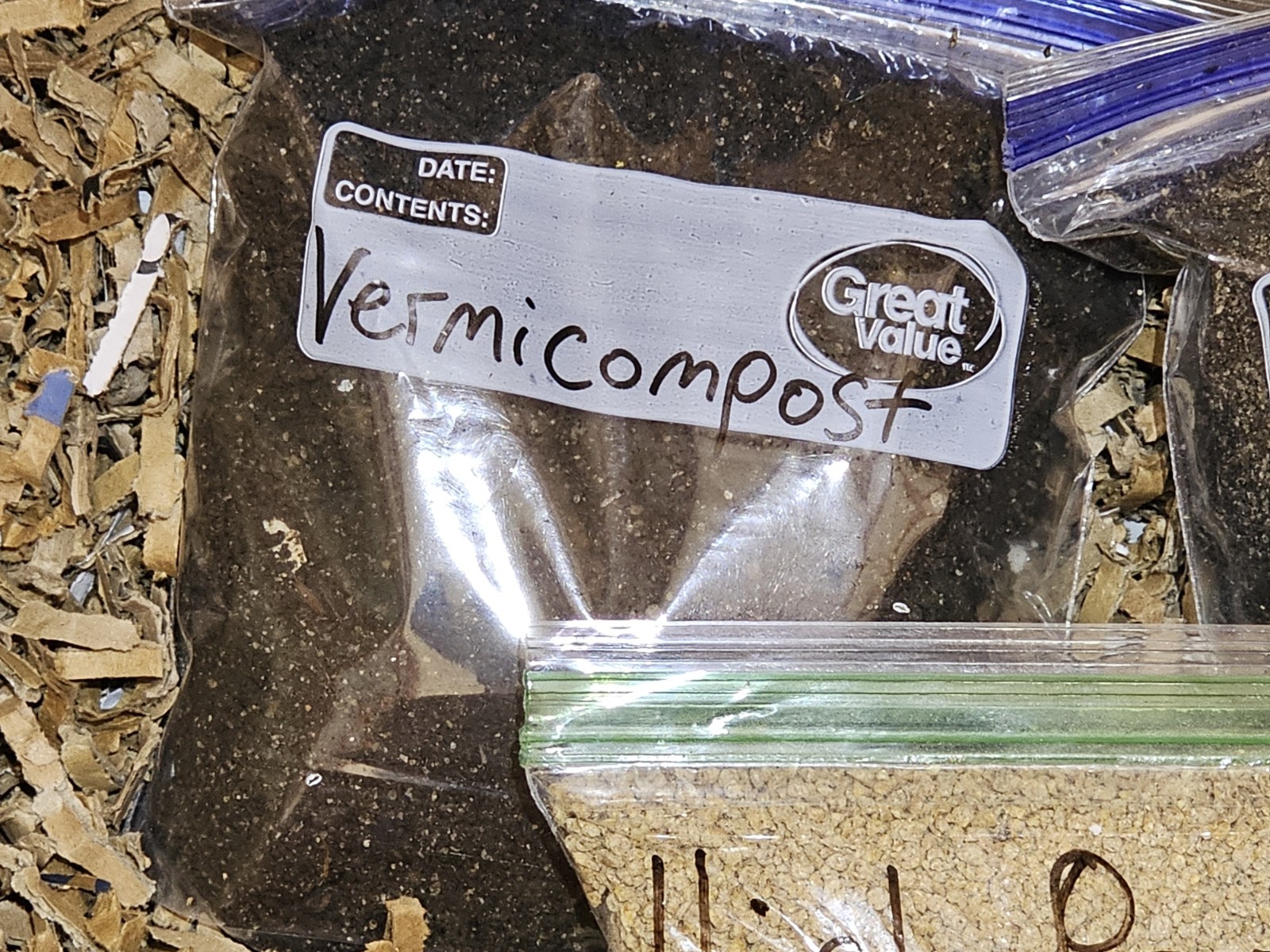 🪱1 lbs. Red Wiggler Worm Farm Starter Kit🪱 (Worms/Food/Bedding/Inoculant)