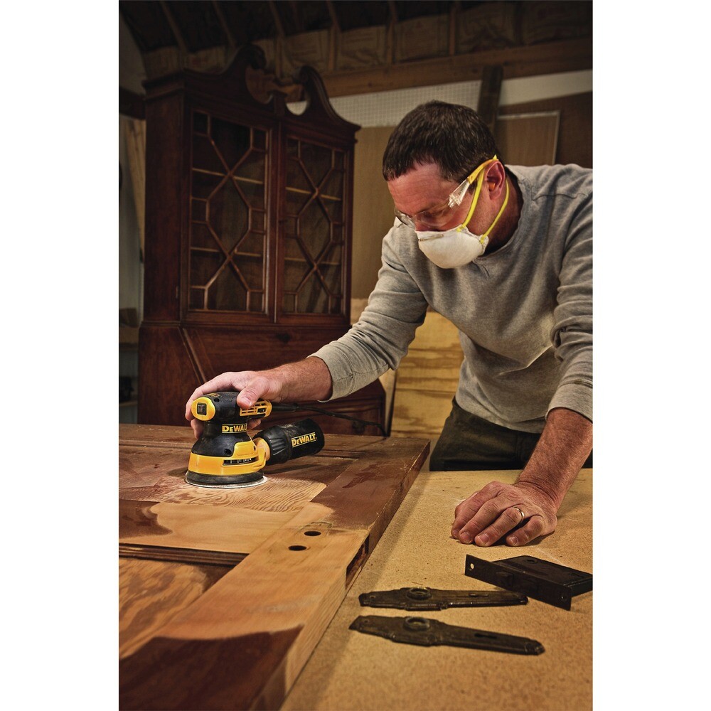 Dewalt 5 in. Variable Speed Random Orbital Sander with H&L Pad Certified Refurb