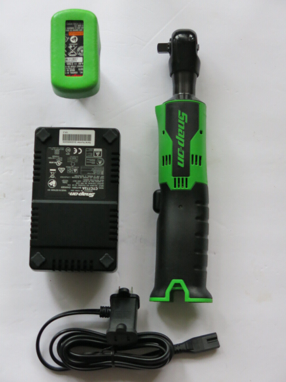 Snap-On CTR761 Green 3/8" 14.4v Cordless Ratchet Battery & Charger Set