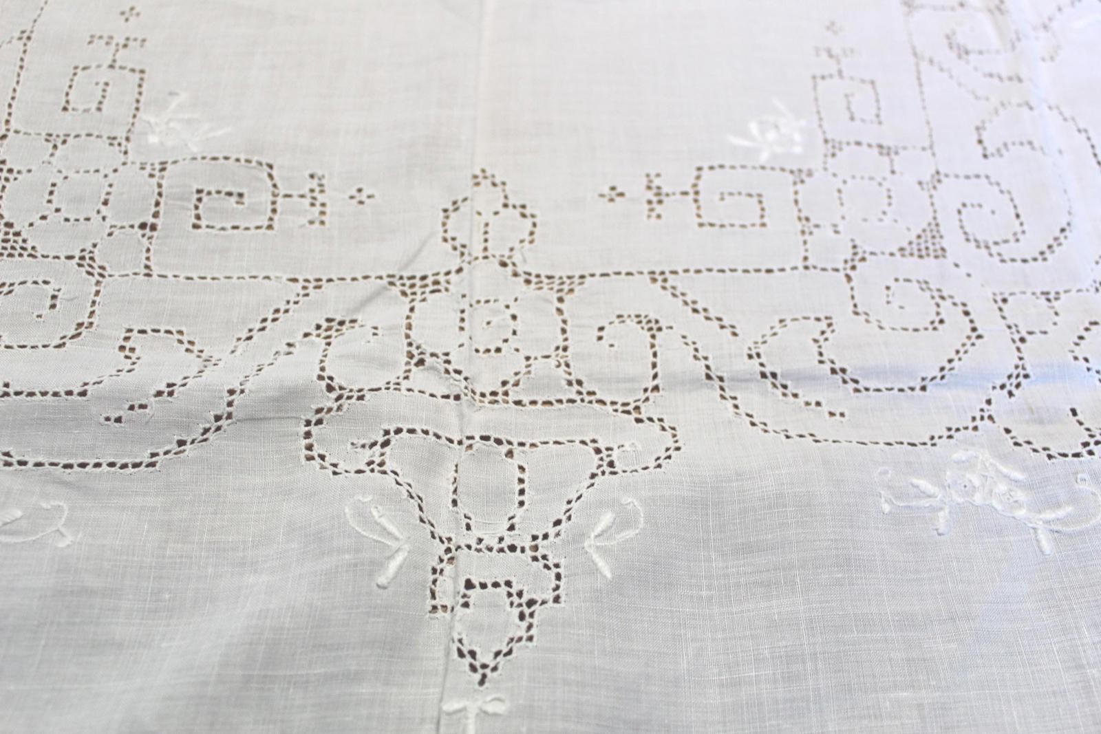 Irish Linen Tablecloth Drawnwork Embroidery