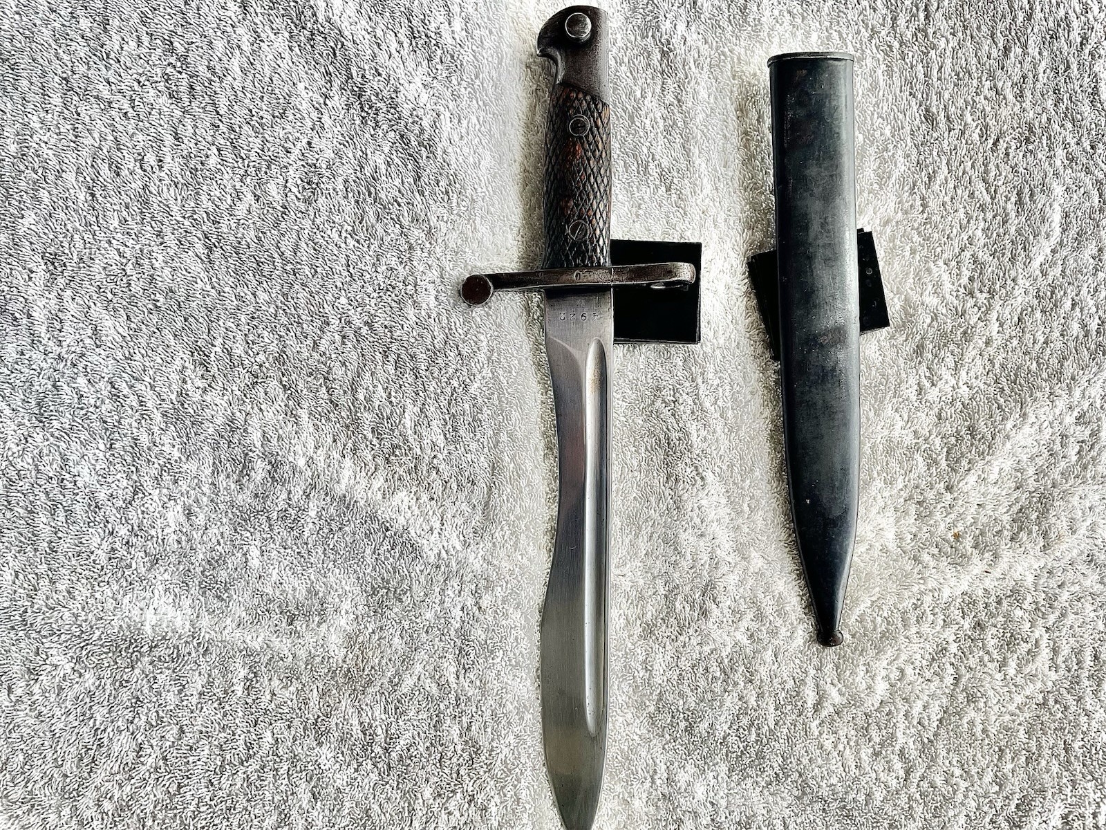 ORIGINAL WW2 SPANISH MAUSER M1941 BOLO BLADE BAYONET AND SCABBARD MADE IN TOLEDO