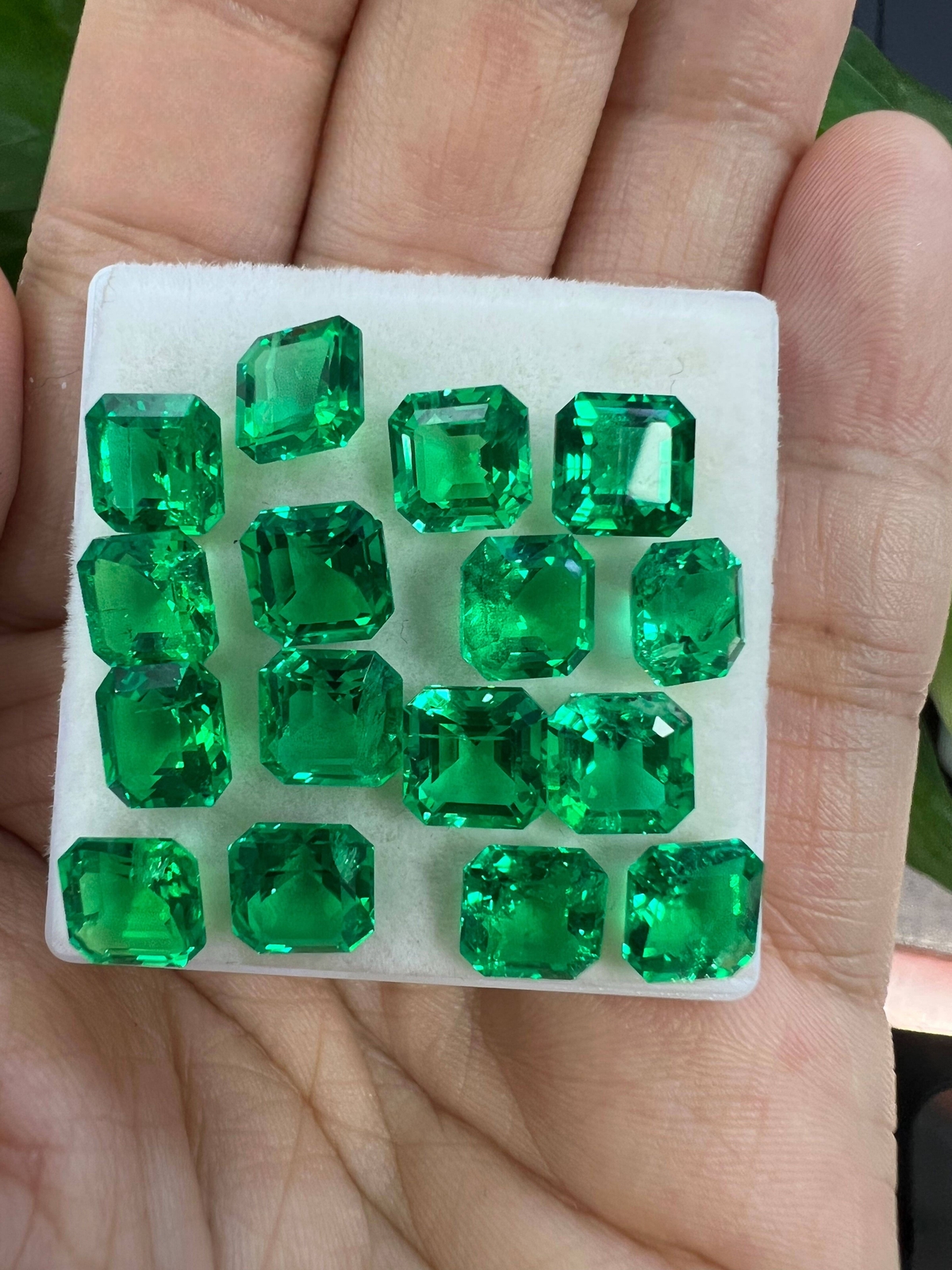 Rare Material ! High-quality Lab-grown Emerald with Colombian Style Asscher Cut