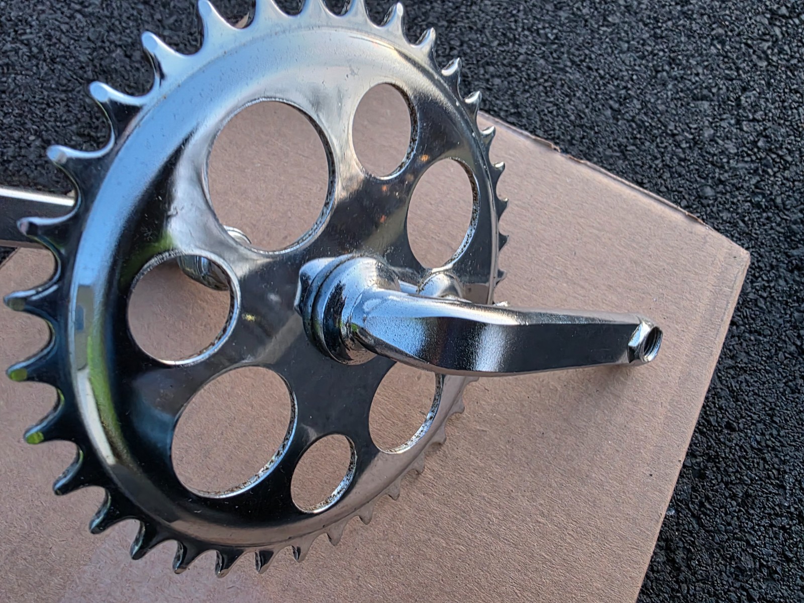 VINTAGE SCHWINN STINGRAY JUNIOR CRANK SET WITH HARDWARE