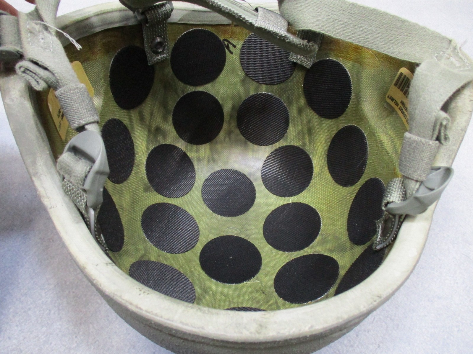 ACH Advanced Combat Helmet Size Medium Foliage Green w/ Pads Chinstrap Ballistic