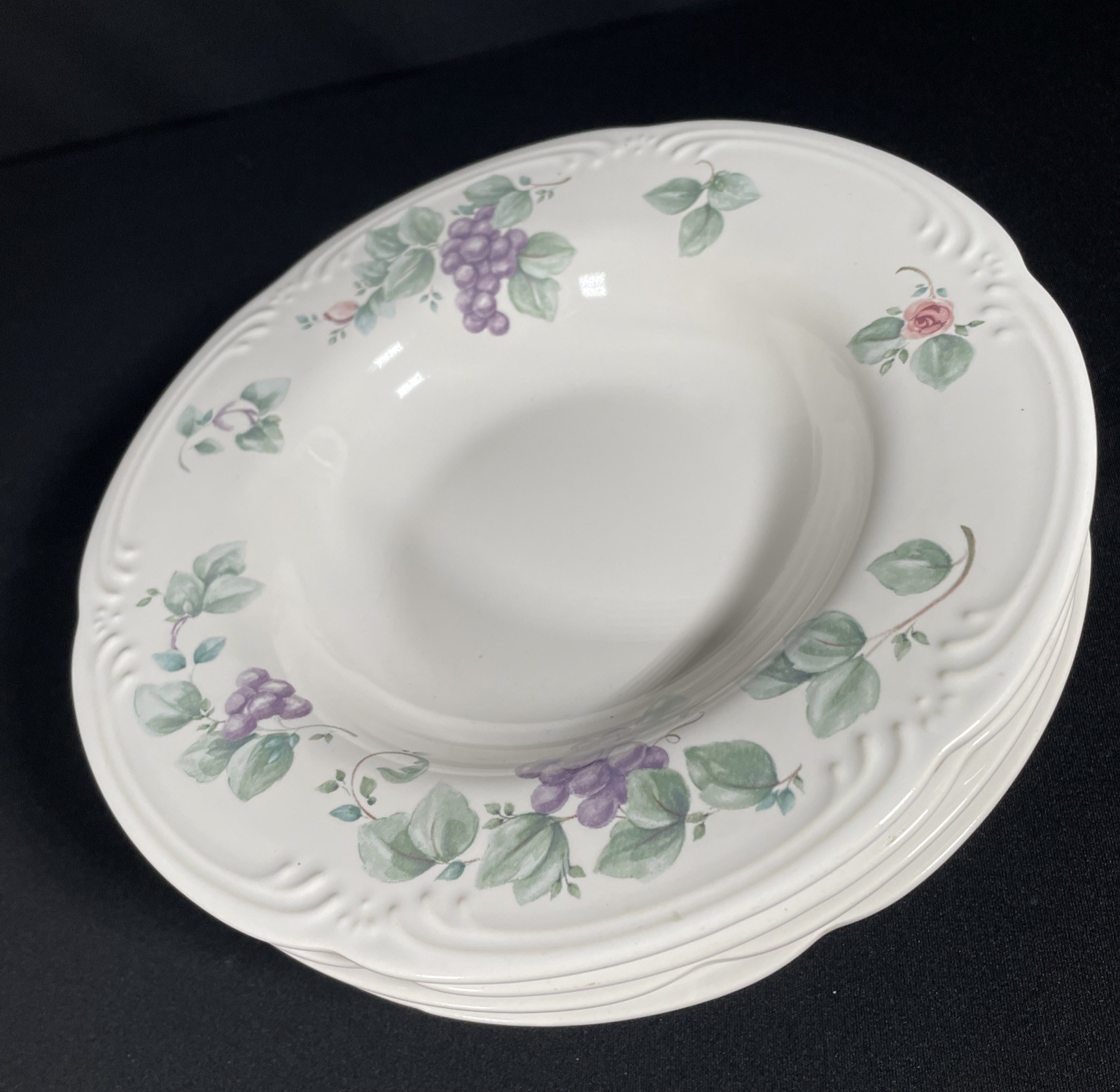 Pfaltzgraff ~ Grapevine ~ 9" Large Rim Soup Bowls. Set of 4.