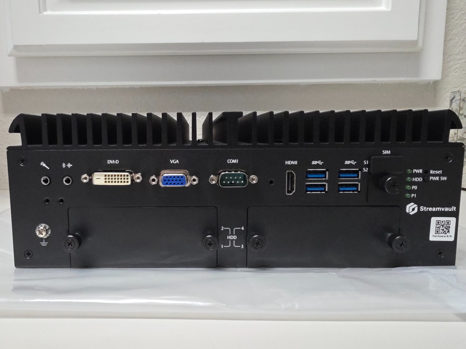 STREAMVAULT Axiomtek UST500-517-FL Embedded Computer 16 PoE Gigabit 16gb Ram i7