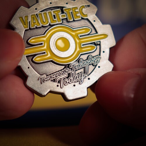 Fallout - Limited Edition Coin - Vault 111 Door [New Toy] Collectible