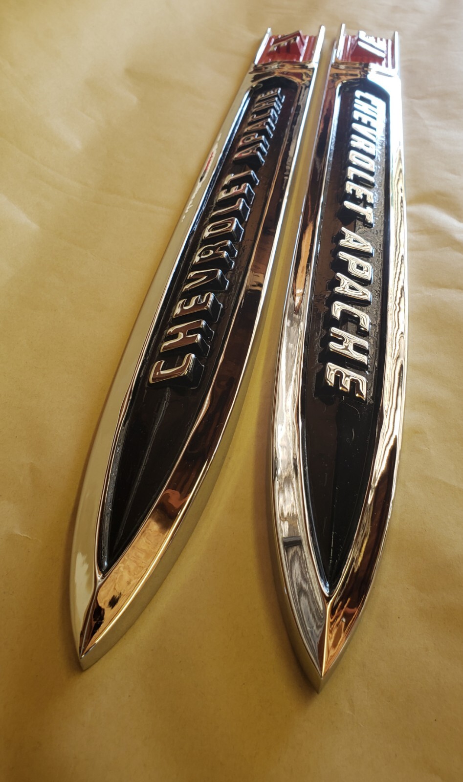 1959 CHEVY APACHE 3100 Truck Fender Emblem Spears Shortbed 1955-1959