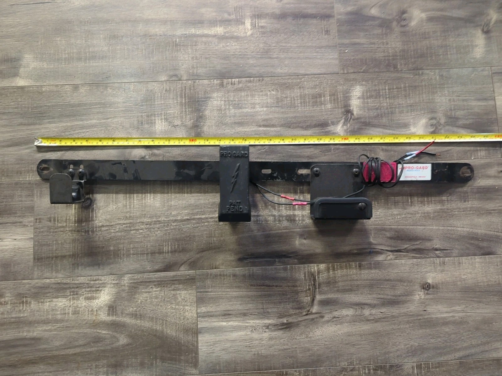 33" PRO GARD Gun Lock Single Weapon Holder Motorcycle Gun Rack Mount w/ NO KEYS