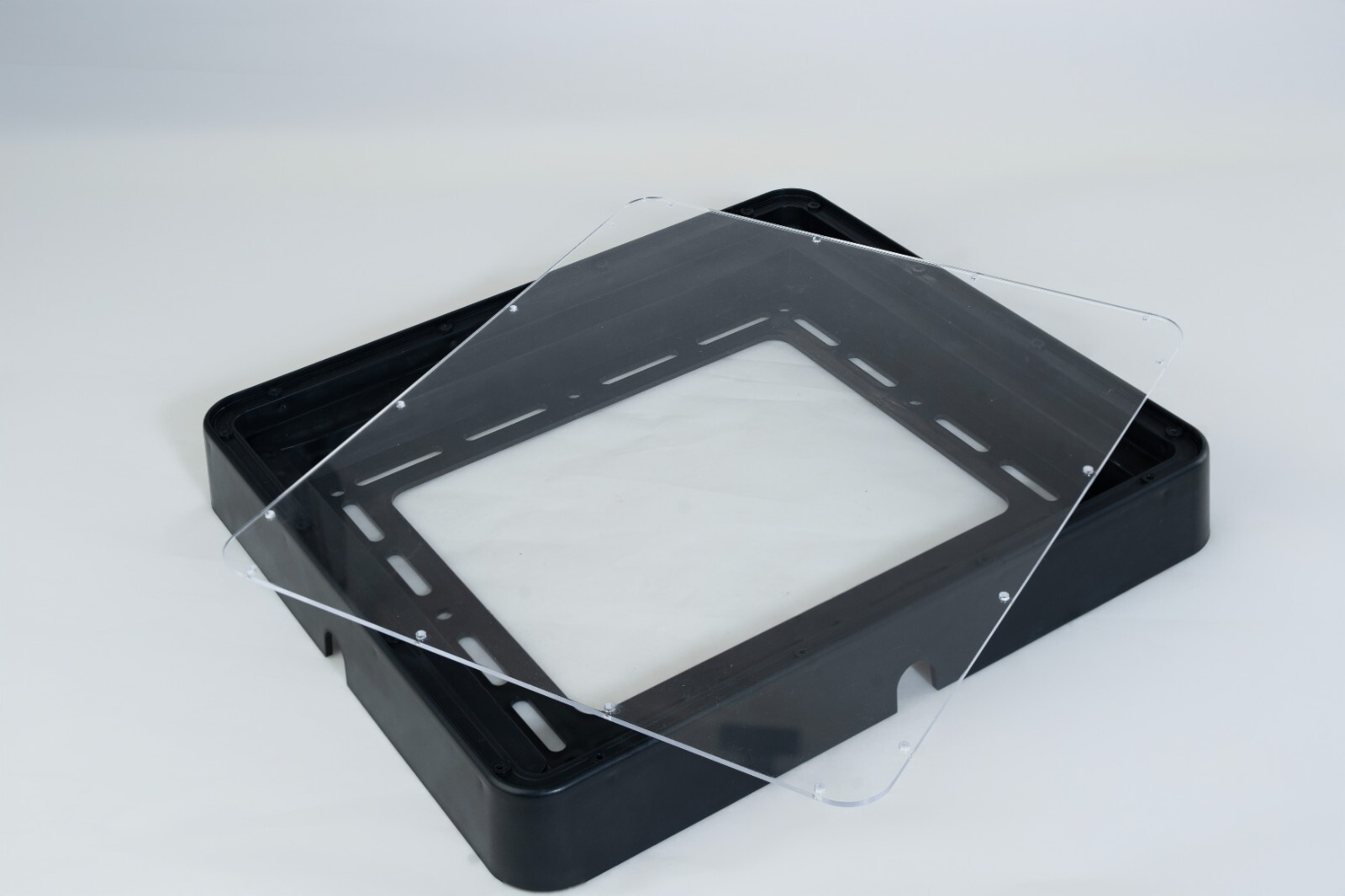 StrandedElectrons Fullly Enclosed Rugged Starlink Mini Flat Mount Against Hail