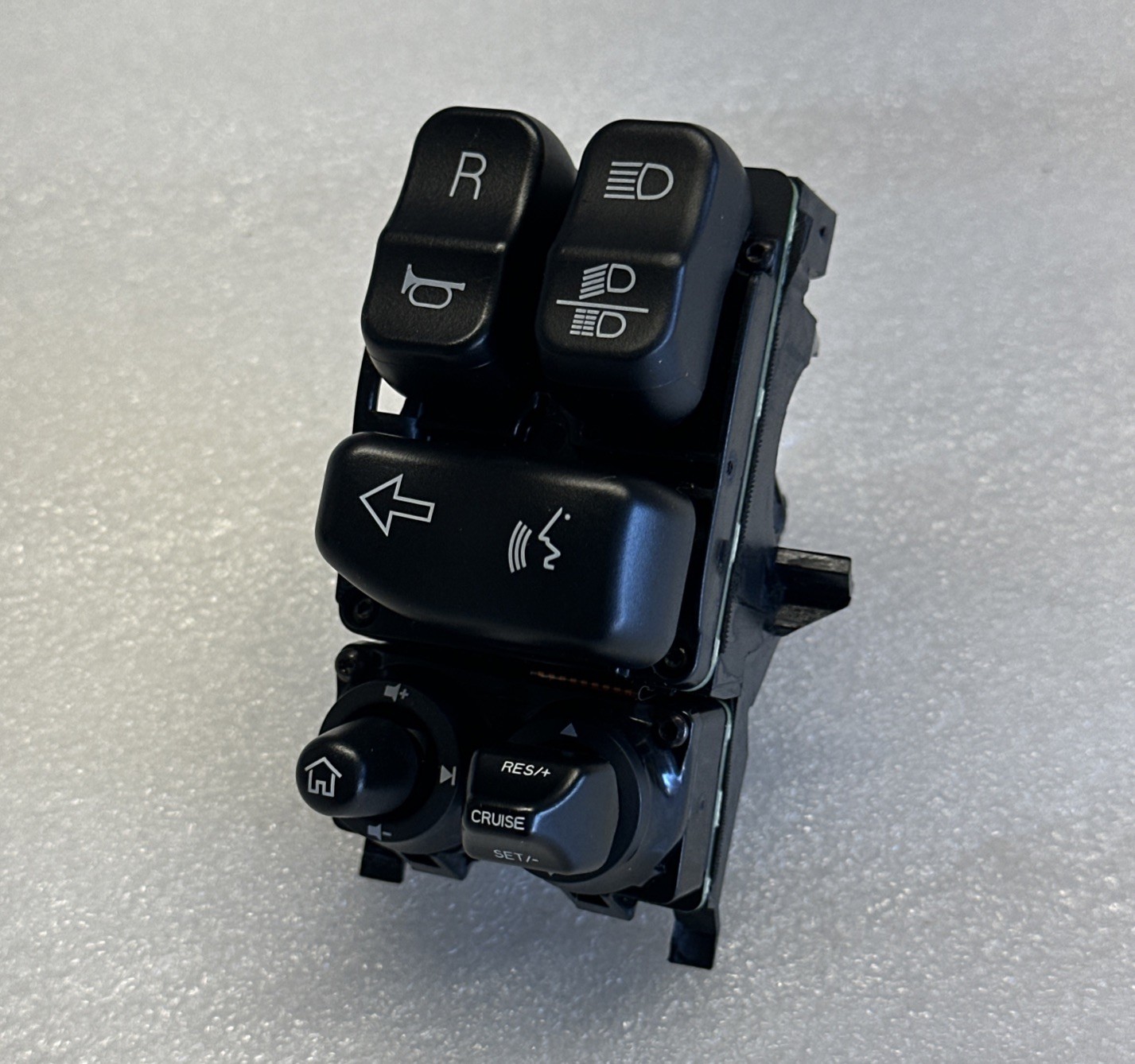 2014-2023 OEM Harley Left Hand Control Switch Pack Audio Cruise - 71500135B