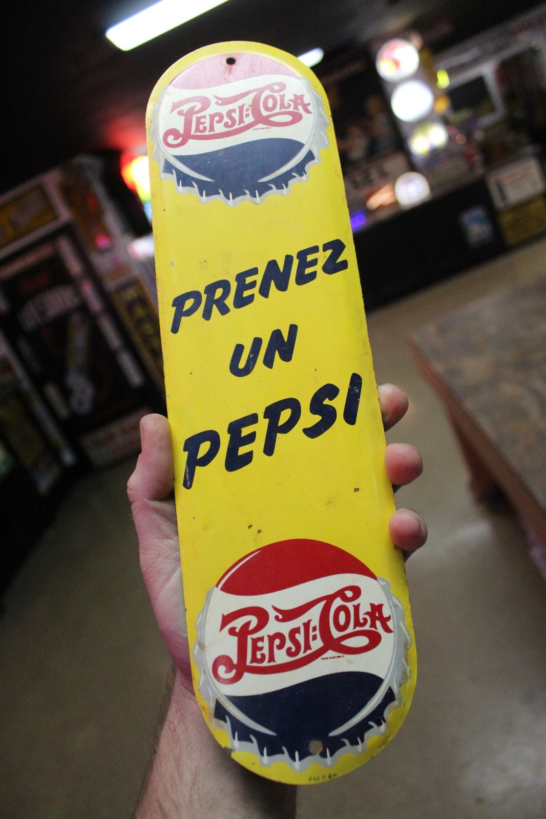 RARE 1950s PRENEZ UN PEPSI COLA STAMPED PAINTED METAL DOOR  SIGN POP SODA COKE