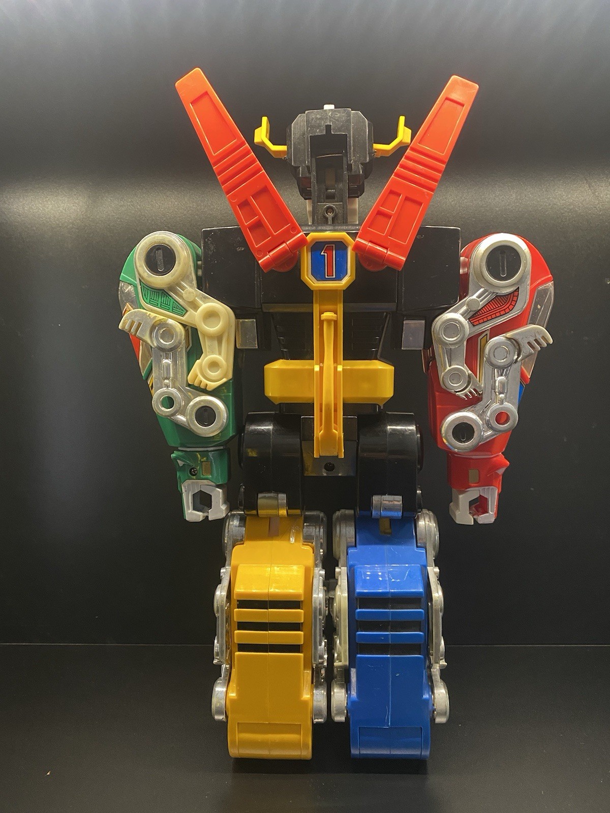 Panosh place Voltron vintage not complete