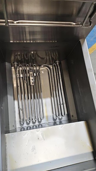 Dean by Frymaster SR114E Super Runner Economy 40 lb. Electric Floor Fryer - 240V