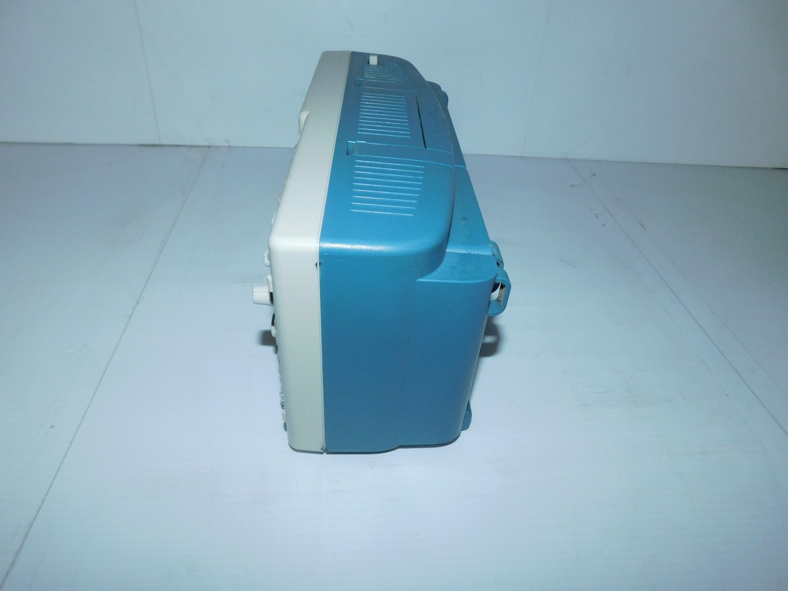 TEKTRONIX TDS 1002 TWO CHANNEL DIGITAL STORAGE OSCILLOSCOPE 60 MHZ (PLS62)