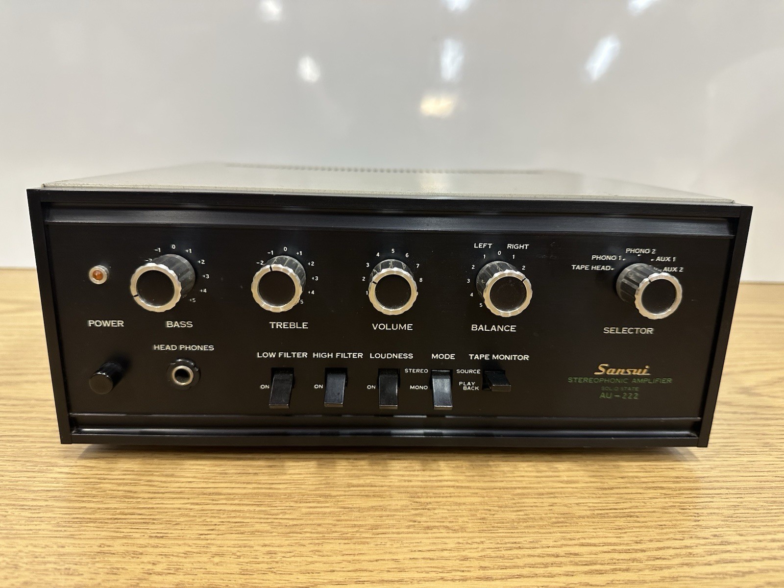 Nice Sansui AU-222 Integrated Stereo Amplifier Turns On, UNTESTED. *Read