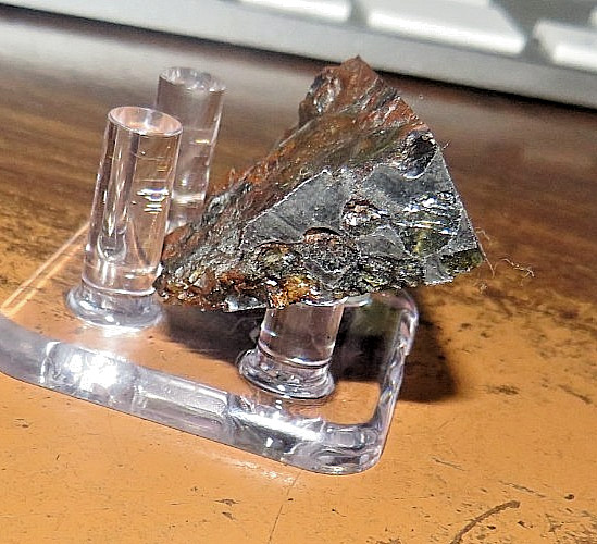 29 gm SERICHO pallasite Meteorite end piece f/ Kenya stand olivine