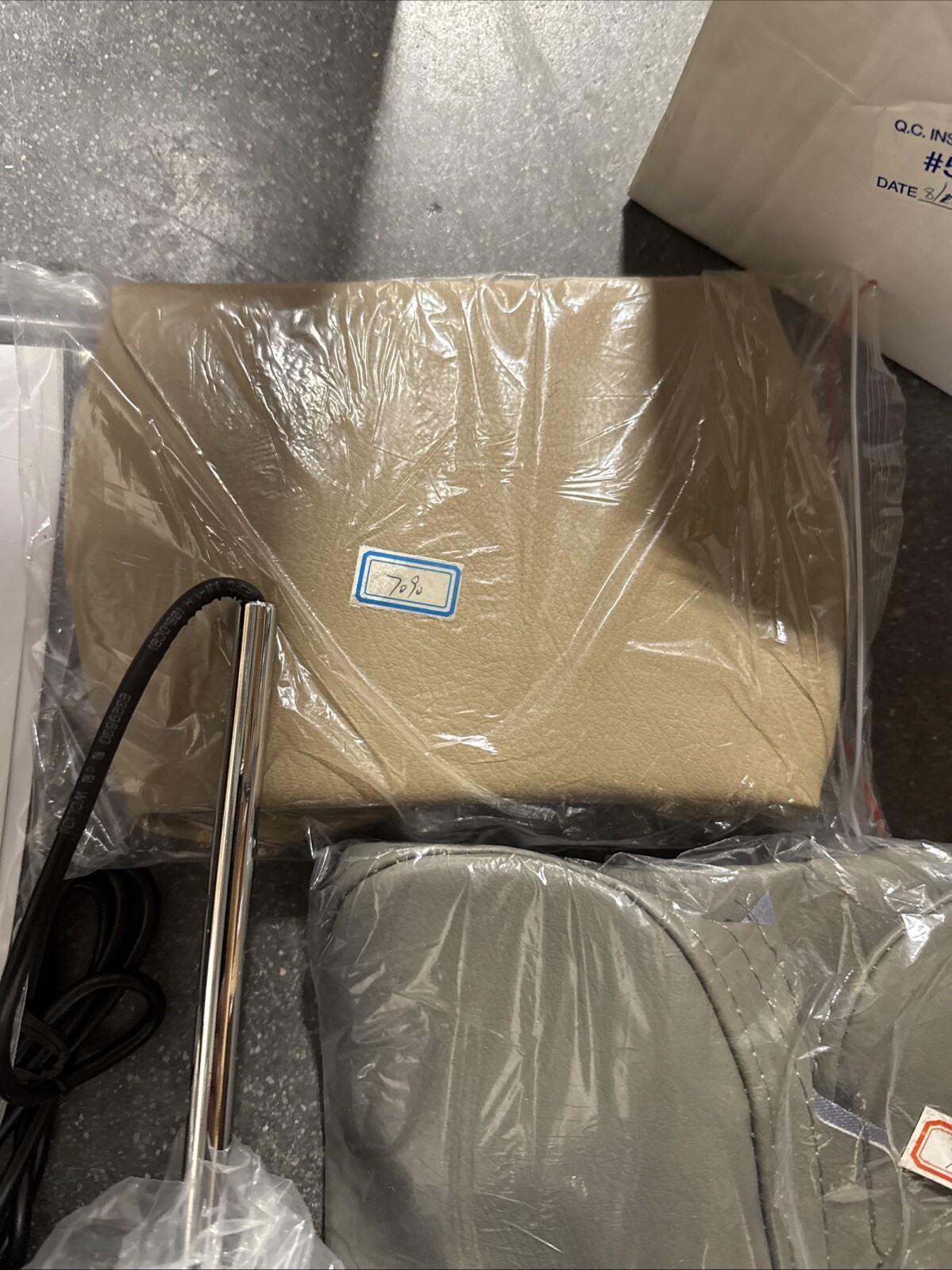 POWER ACOUSTIK HR-71CC 7" CAR HEADREST MONITOR LEADED IN A LEATHER HEAD REST NEW