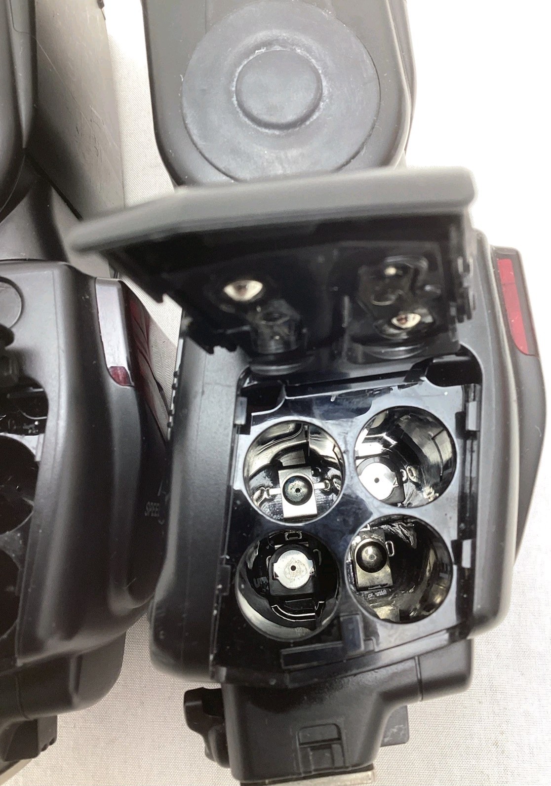 (1) Nikon Speedlight SB-700 Shoe Mount Flash