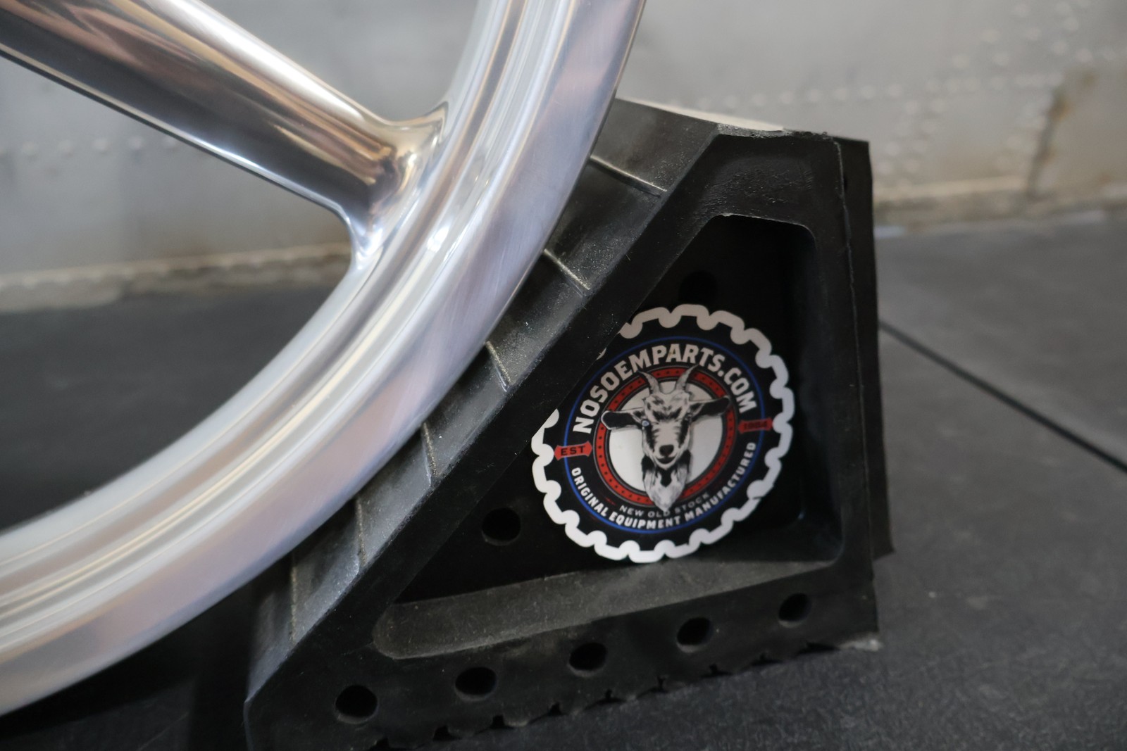 41877-08A NEW OEM 2008-2012 HARLEY-DAVIDSON FXCW/C SOFTAIL ROCKER FRONT WHEEL