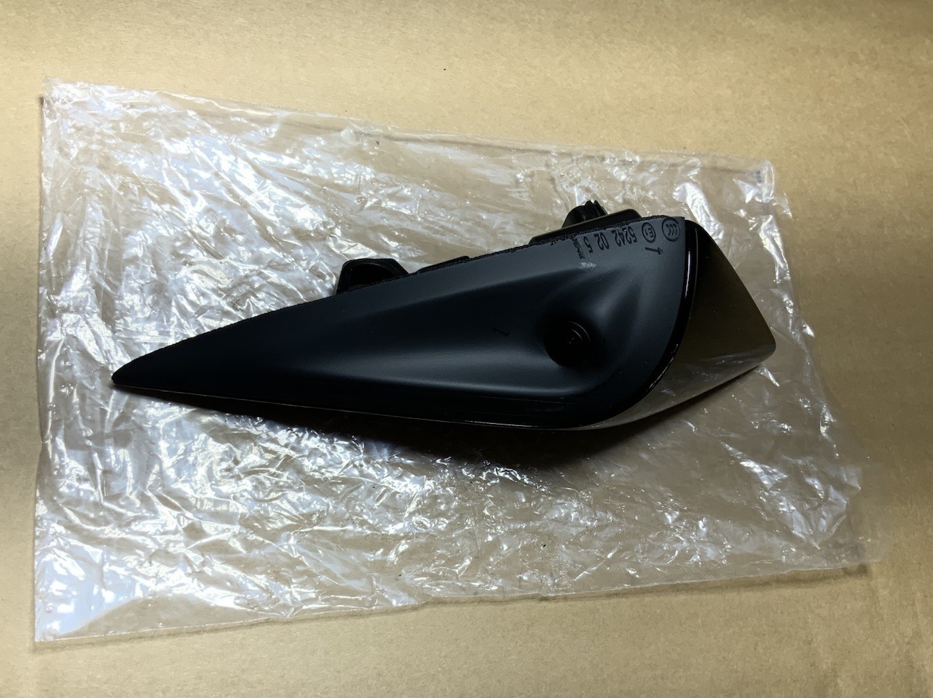 New OEM Tesla Model S 21-23 Left Fender Turn Signal REPEATER Camera 1588283-00-D