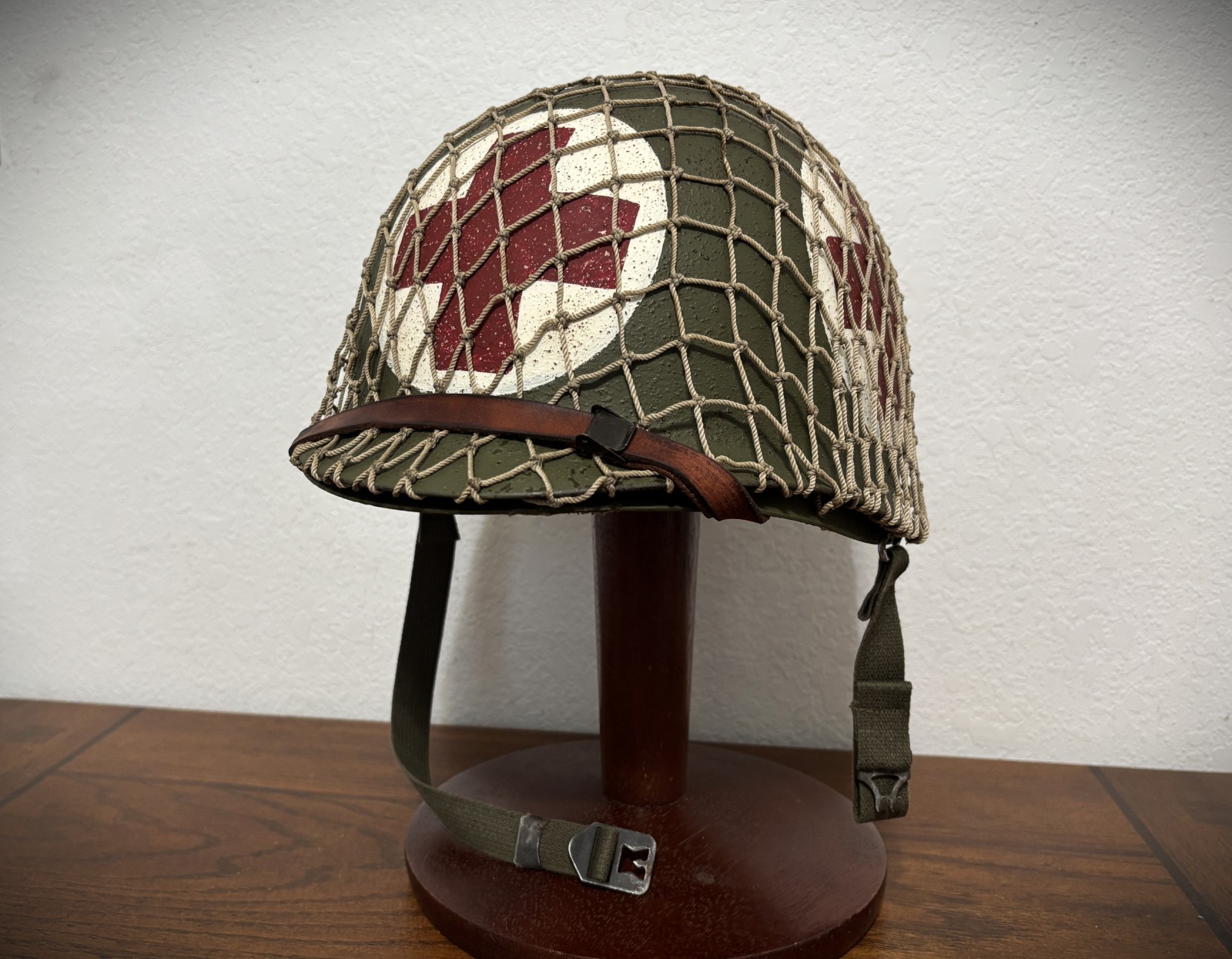 WWII US ARMY 4 PANEL M1 COMBAT MEDIC HELMET / D-DAY / COMPLETE