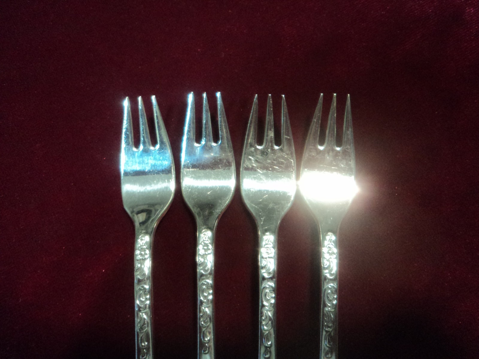 Silverplate Flatware Lot of 4 Seafood Cocktail Forks Oneida Scandinavia 1970