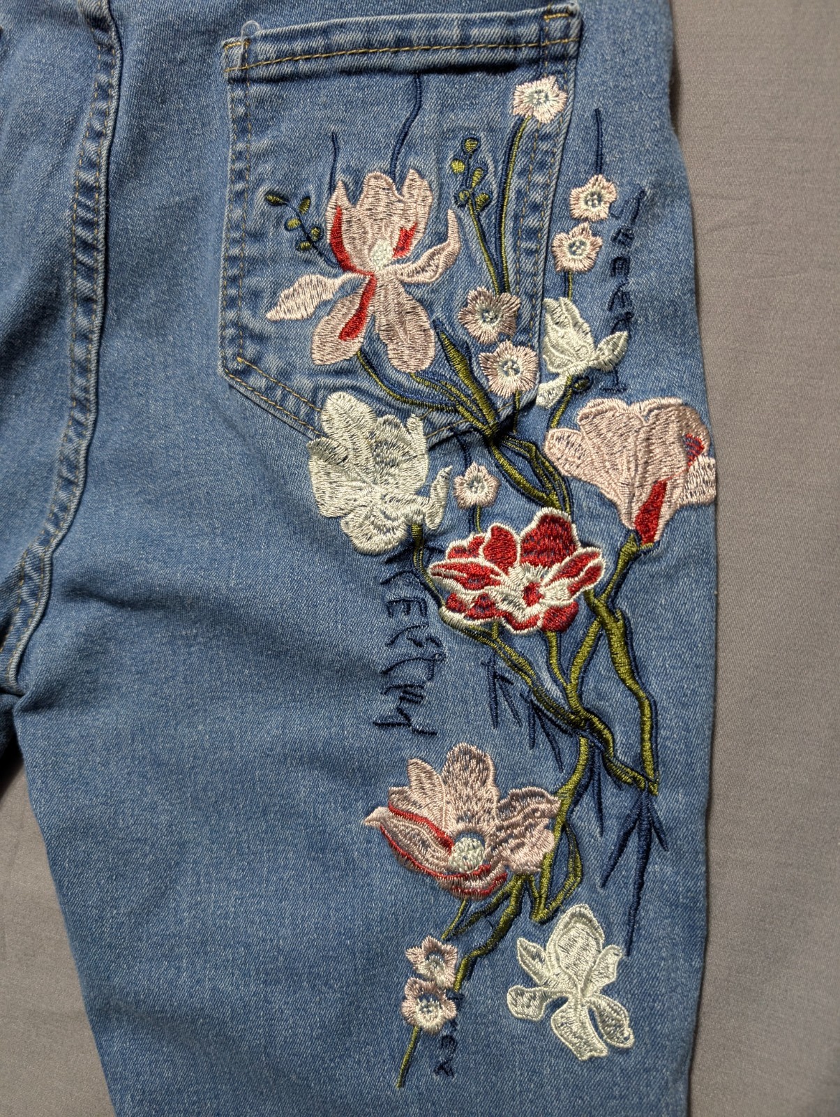 High Rise Flare Jeans with Floral Embroidery - Women’s Large - Y2K Stretch Denim