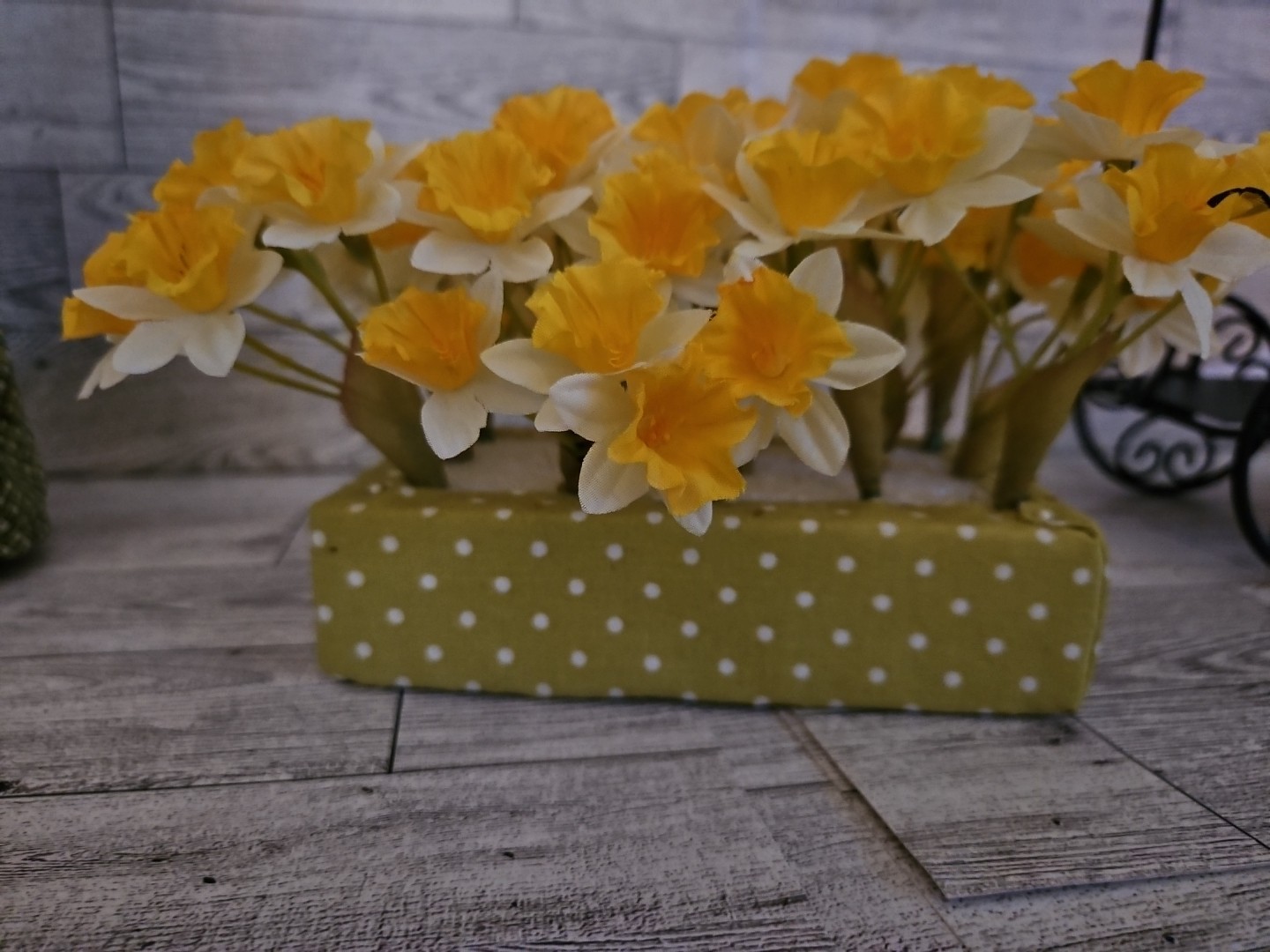 Byers Choice Caroler Signed Lady 15" Tall Daffodils Metal Cart Spring Easter
