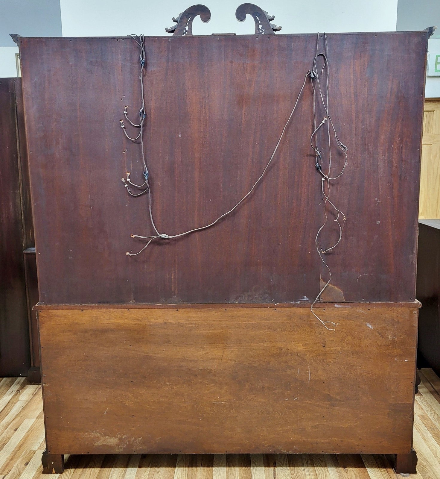 Antique AMERICAN English CHIPPENDALE Style Mahogany Arch Top BREAKFRONT Bookcase