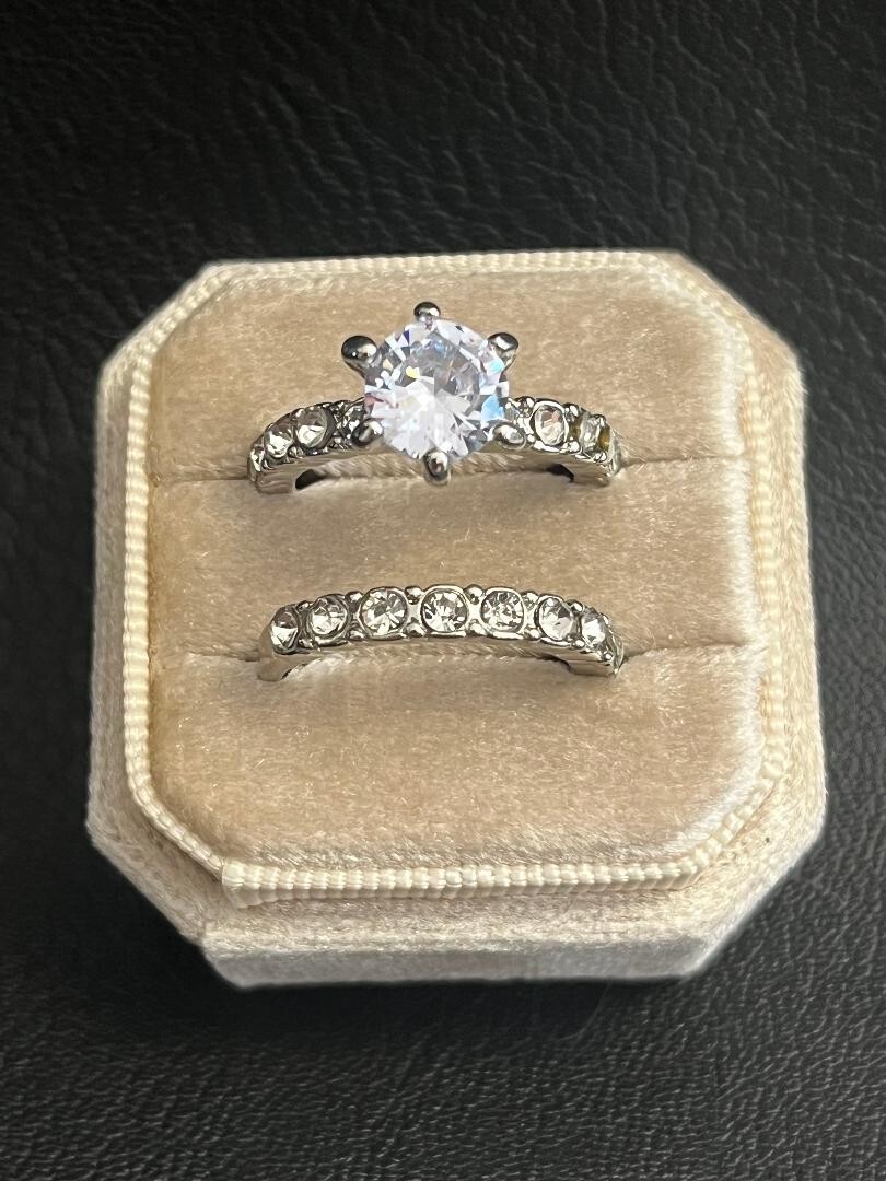 BEAUTIFUL SILVER COLOR WOMEN'S WEDDING RING SET 2CARAT CZ SIZE 6 (STYLE #18)