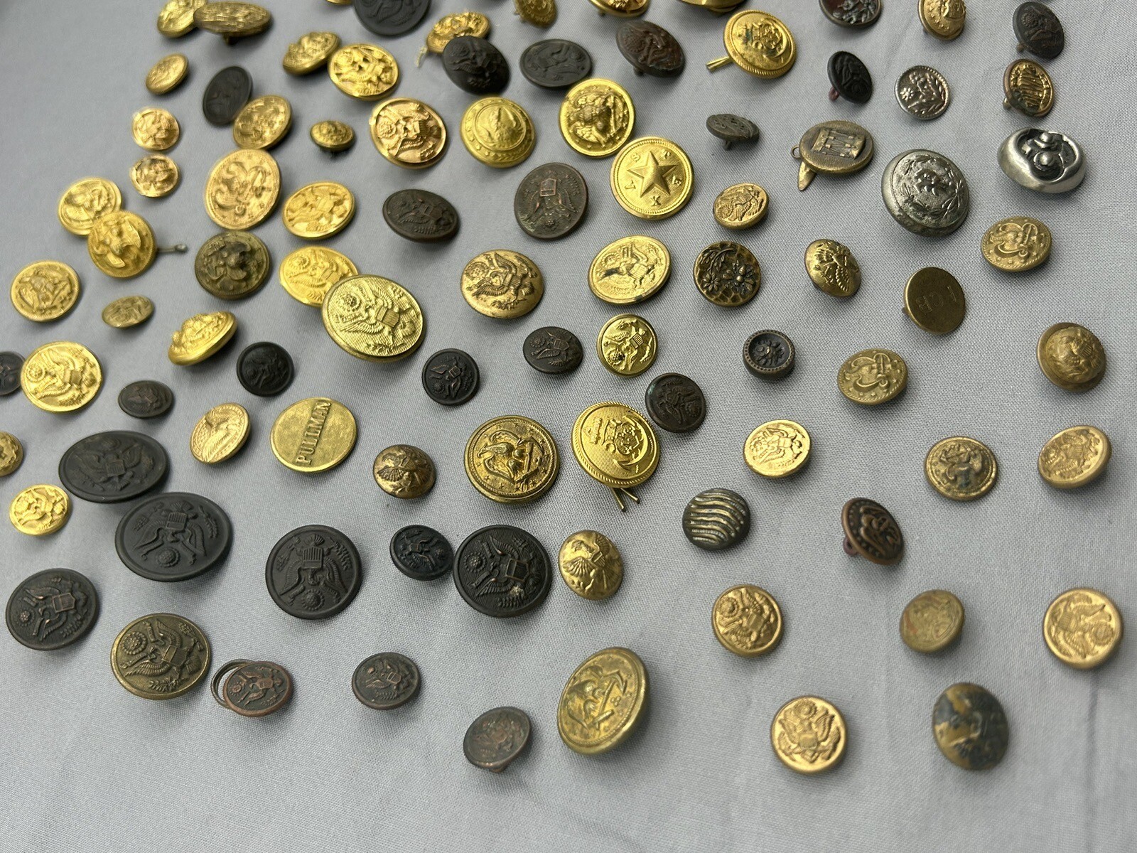 Random Lot Of (4) Original War Buttons - Military Antique Brass More Read