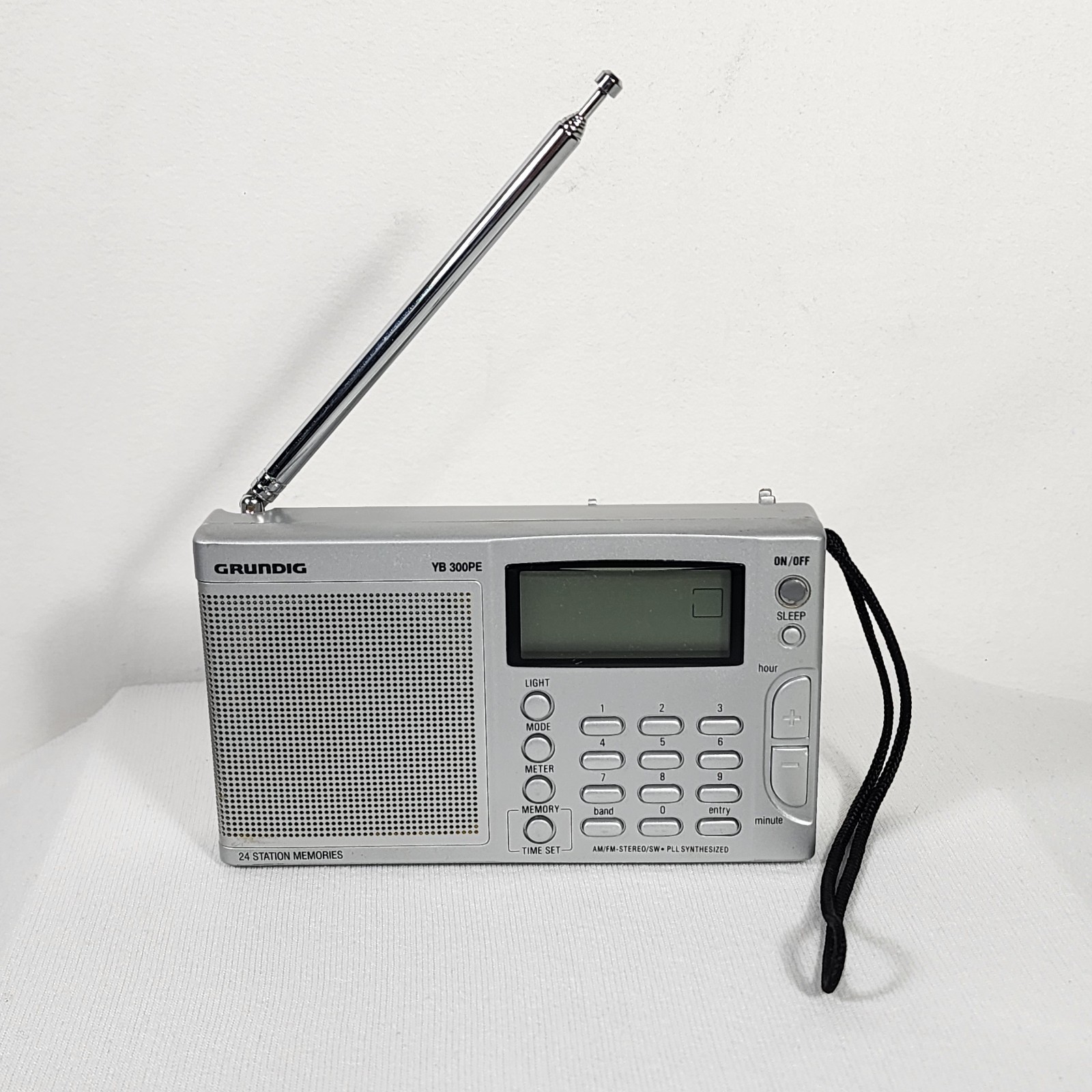 Grundig YB 300PE AM/FM 13 Band SW Shortwave Radio Works