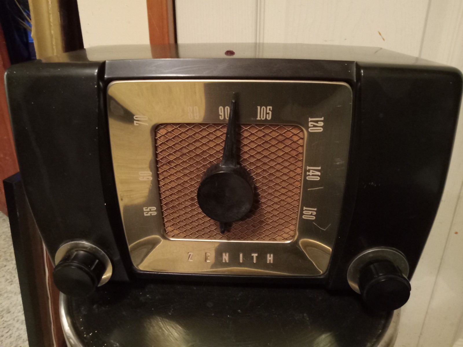 Vntg 1951 Zenith Brown Bakelite Gold Trim 6 Tube Radio Model H-615 ZY Working