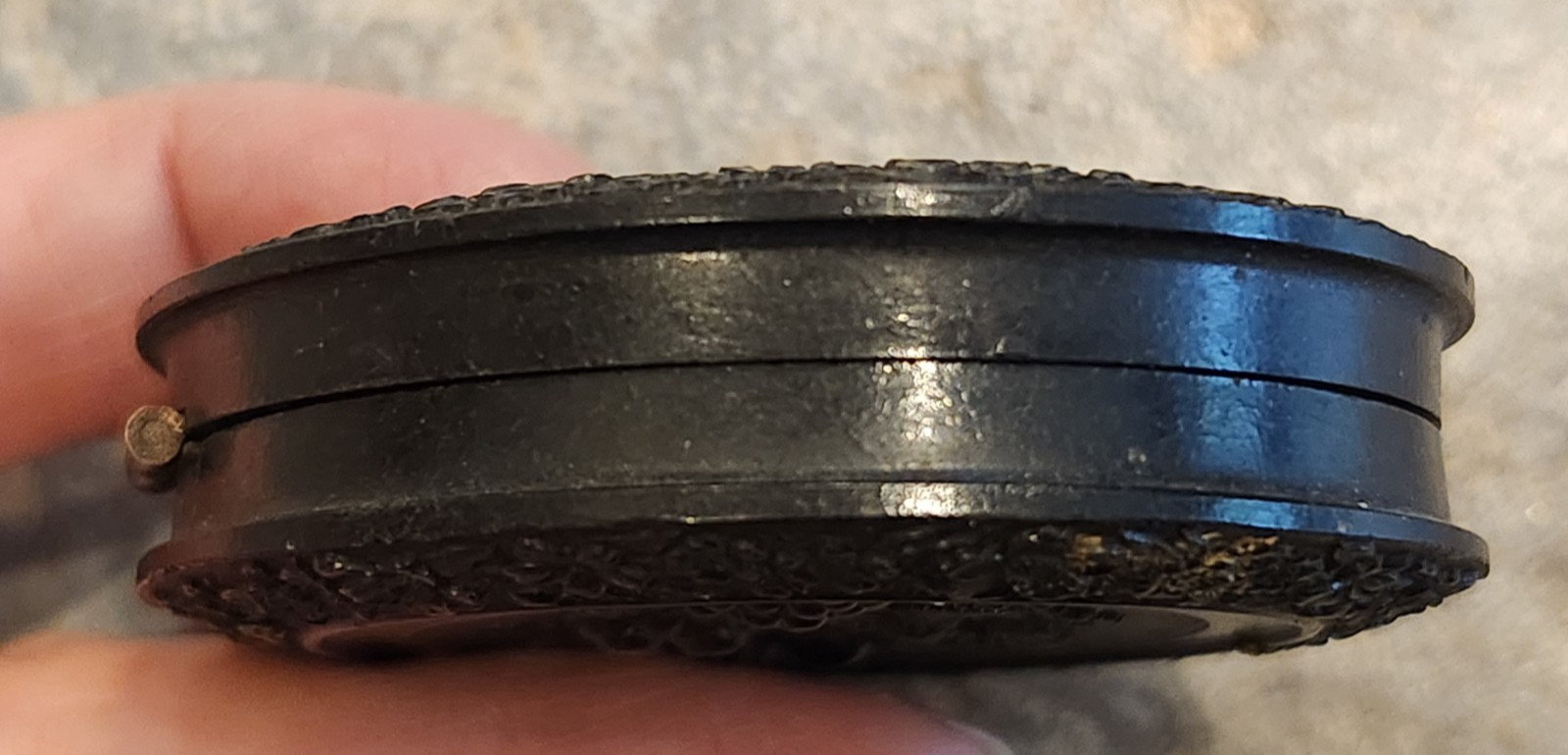 Nice Round Portrait Photo of Civil War Soldier w Gold Buttons & Ring in Case