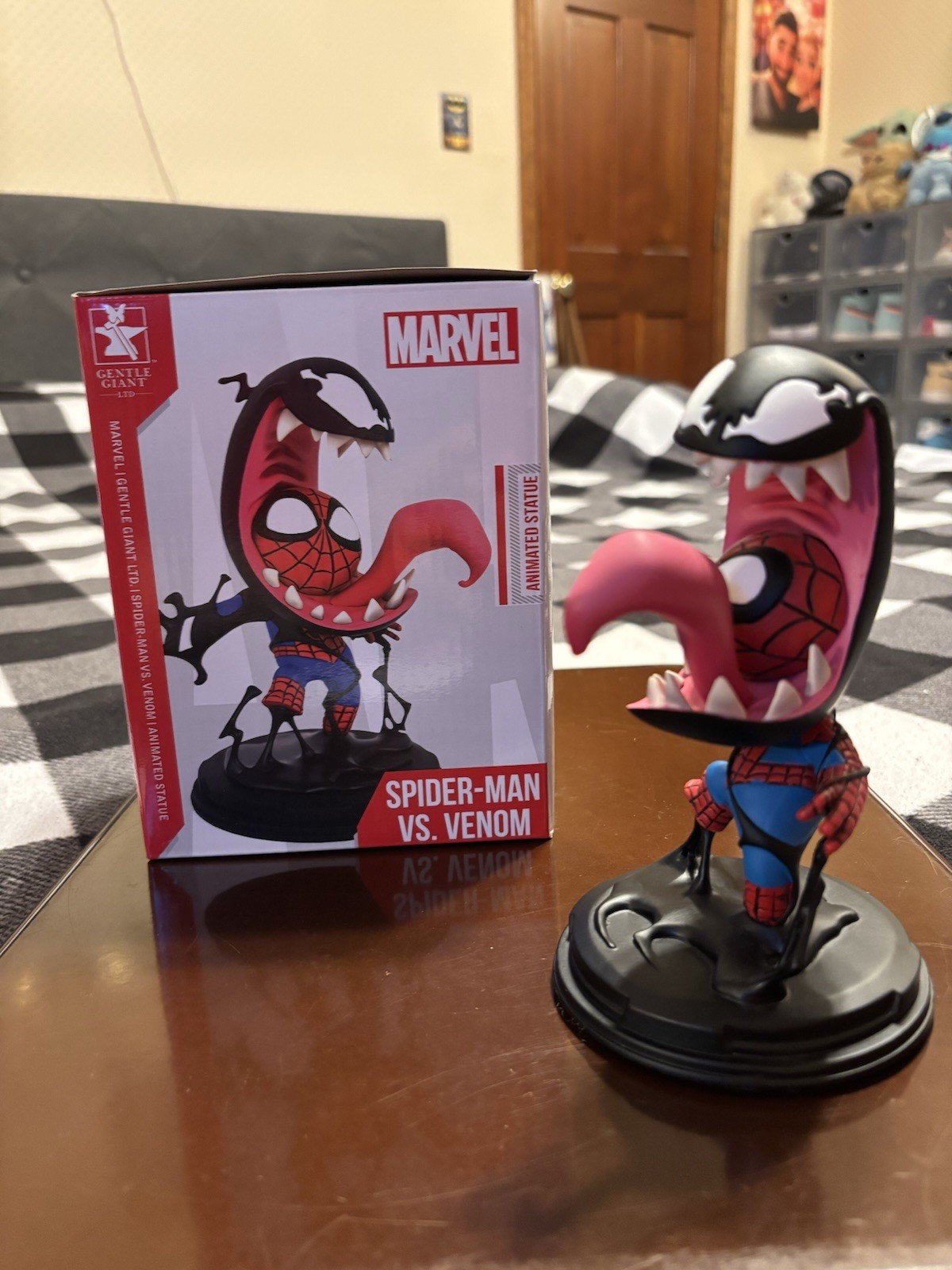 Gentle Giant Spiderman Vs Venom Animated Statue - Skottie Young Limited Edition