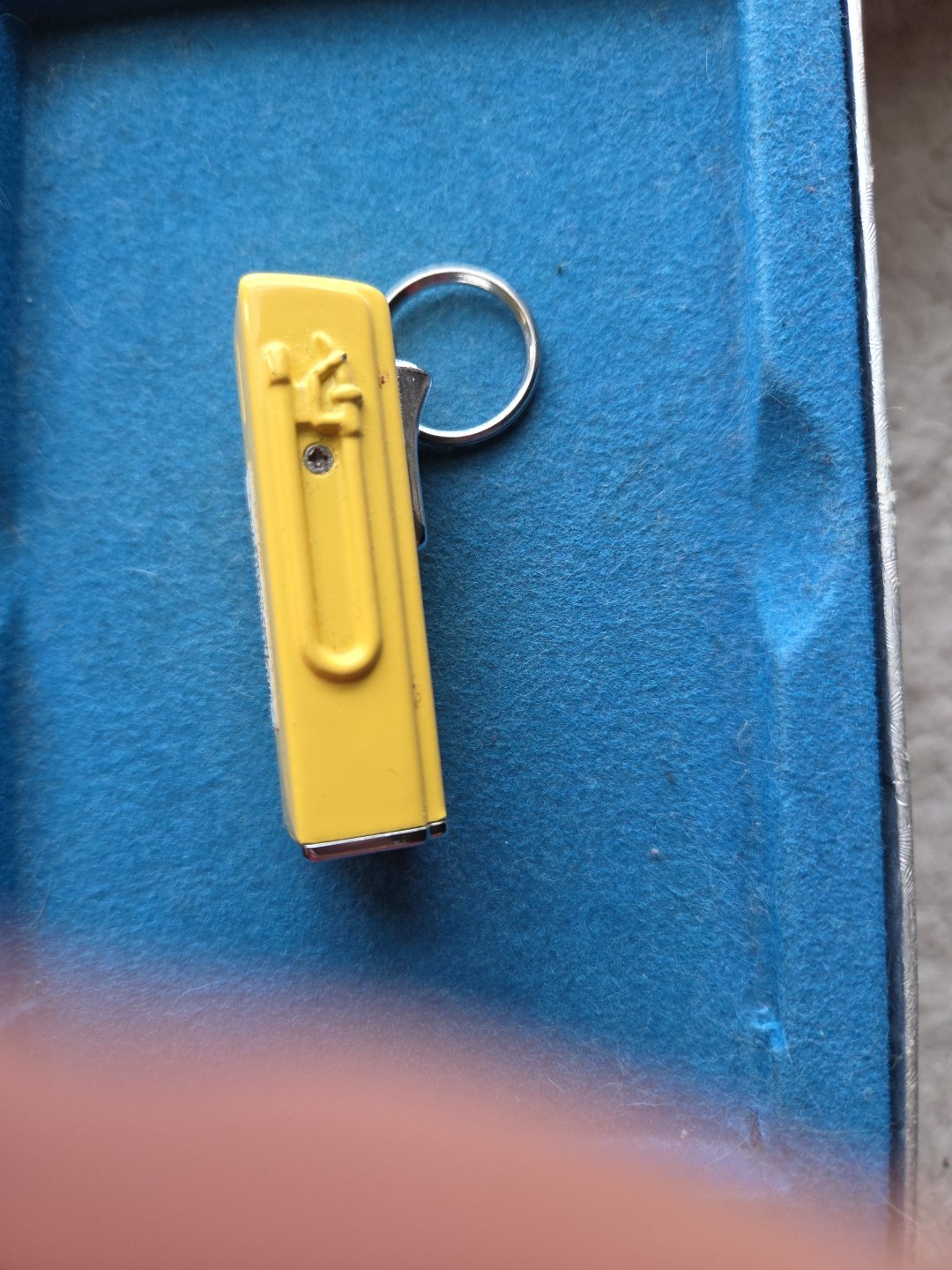 YELLOW GAS PUMP METAL KEY CHAIN CIGARETTE LIGHTERS 2.25" TALL