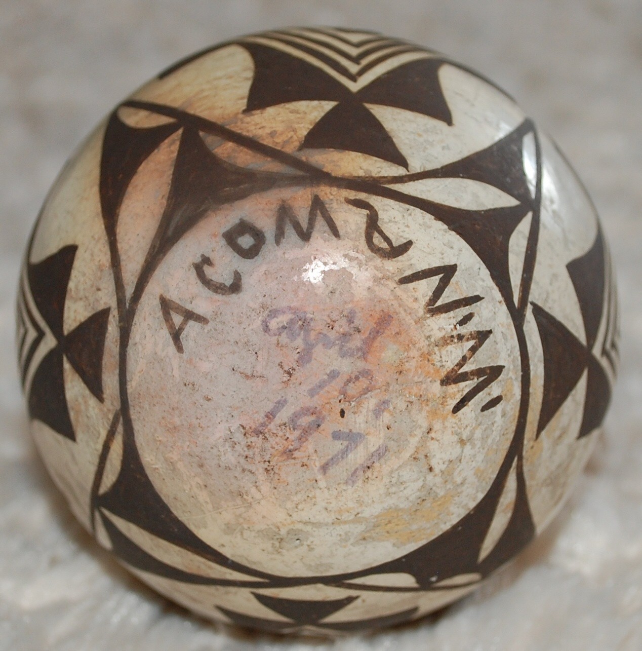 Acoma Clay Pottery Vase 1940, 4.25" tall-3.0" diameter-signed on bottom Acoma NM