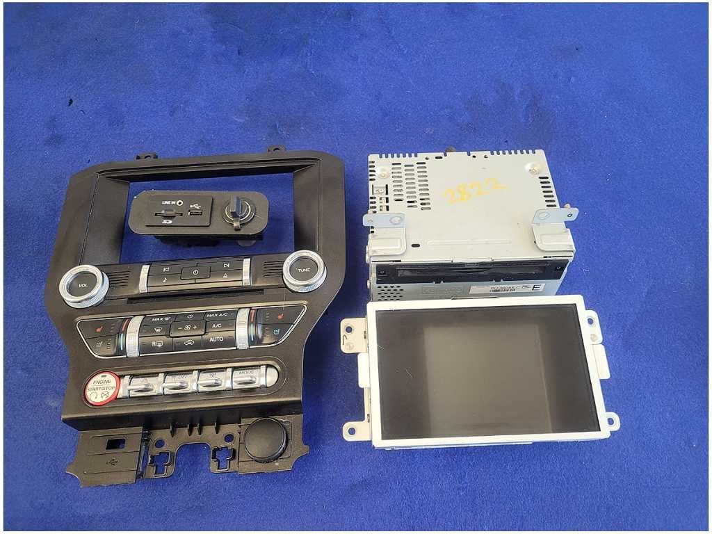 2016 Ford Mustang GT S550 Audio Sync3 Receiver Navigation Stereo Face Plate 2822