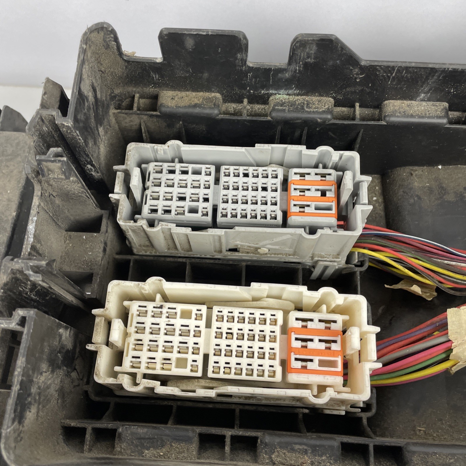 2008 Hummer H3 GM OEM 3.7L Fuse Box-Fuse Relay Box & lid 15906627 USED OEM